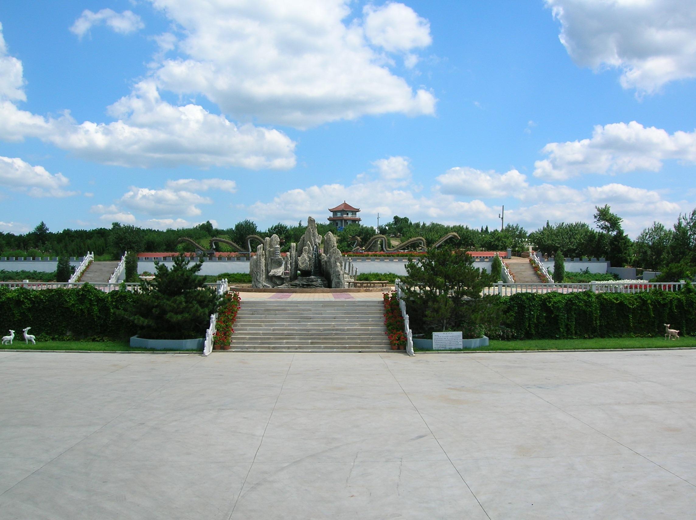 北票市卧龙山公墓有限公司园区图片
