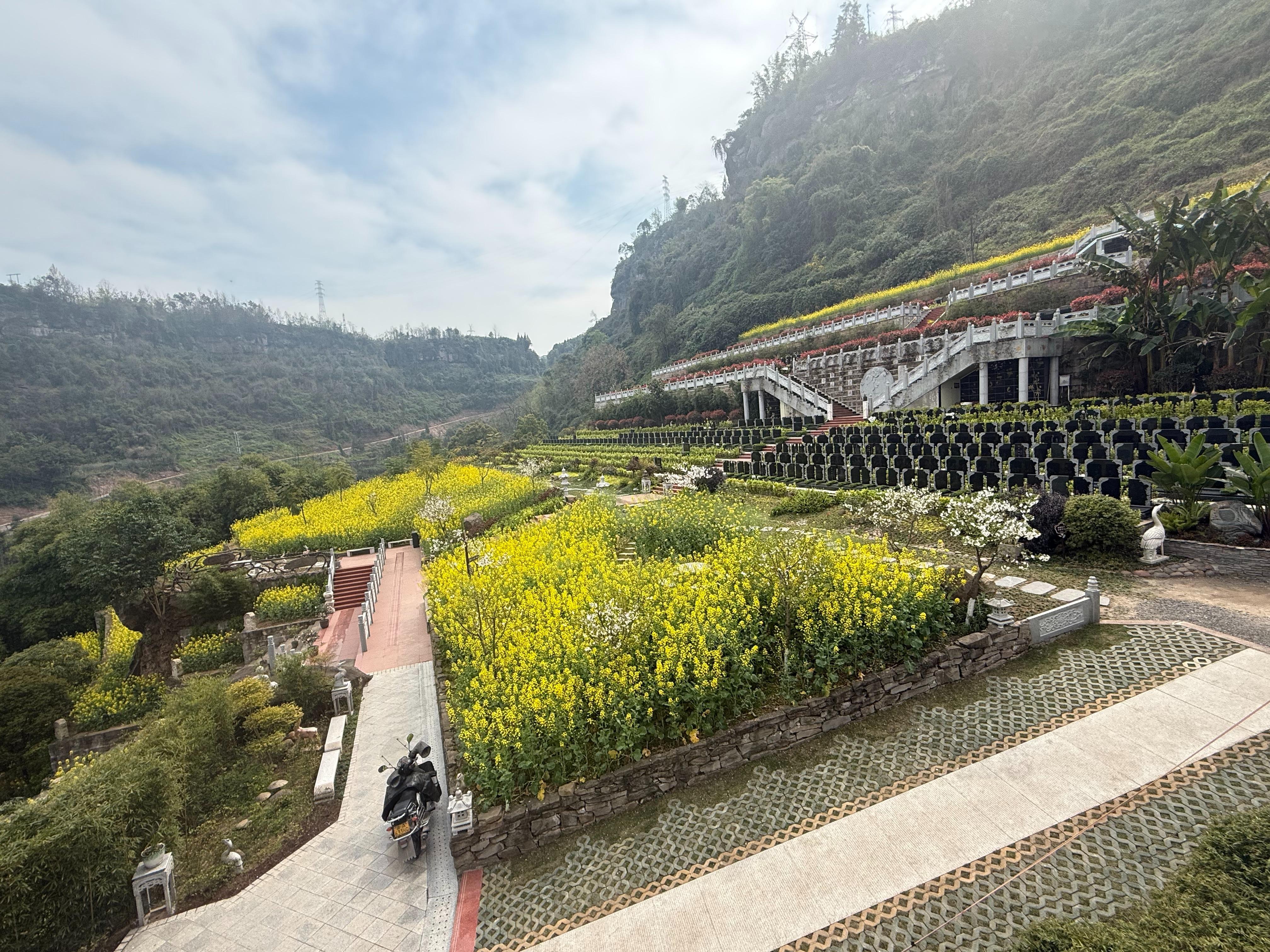 万州区庙梁山陵园园区图片