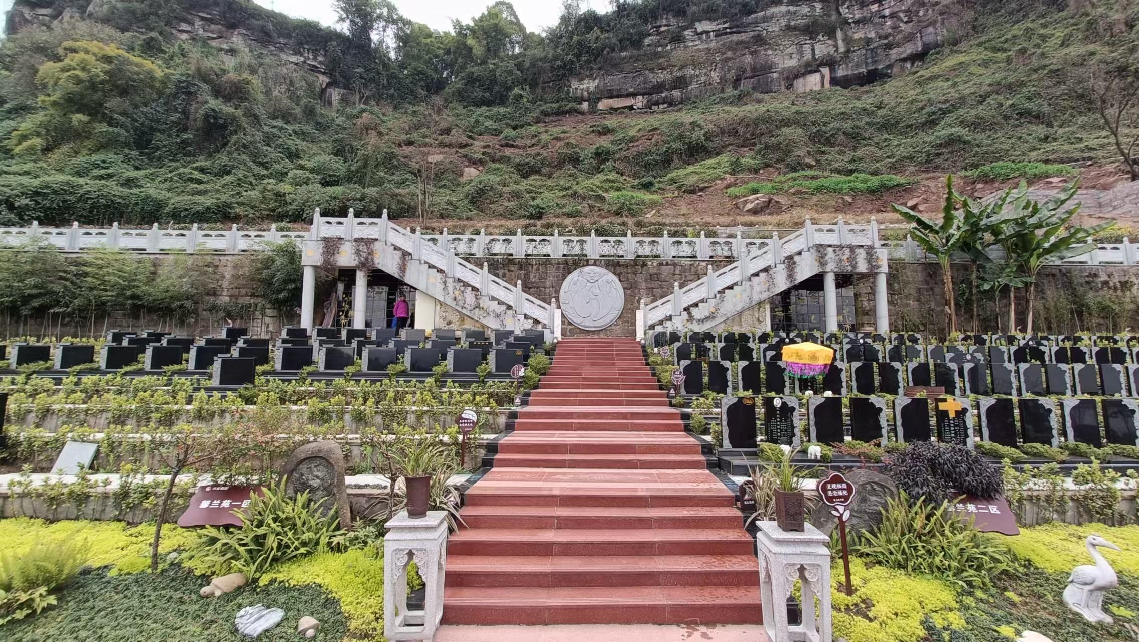 万州区庙梁山陵园园区图片