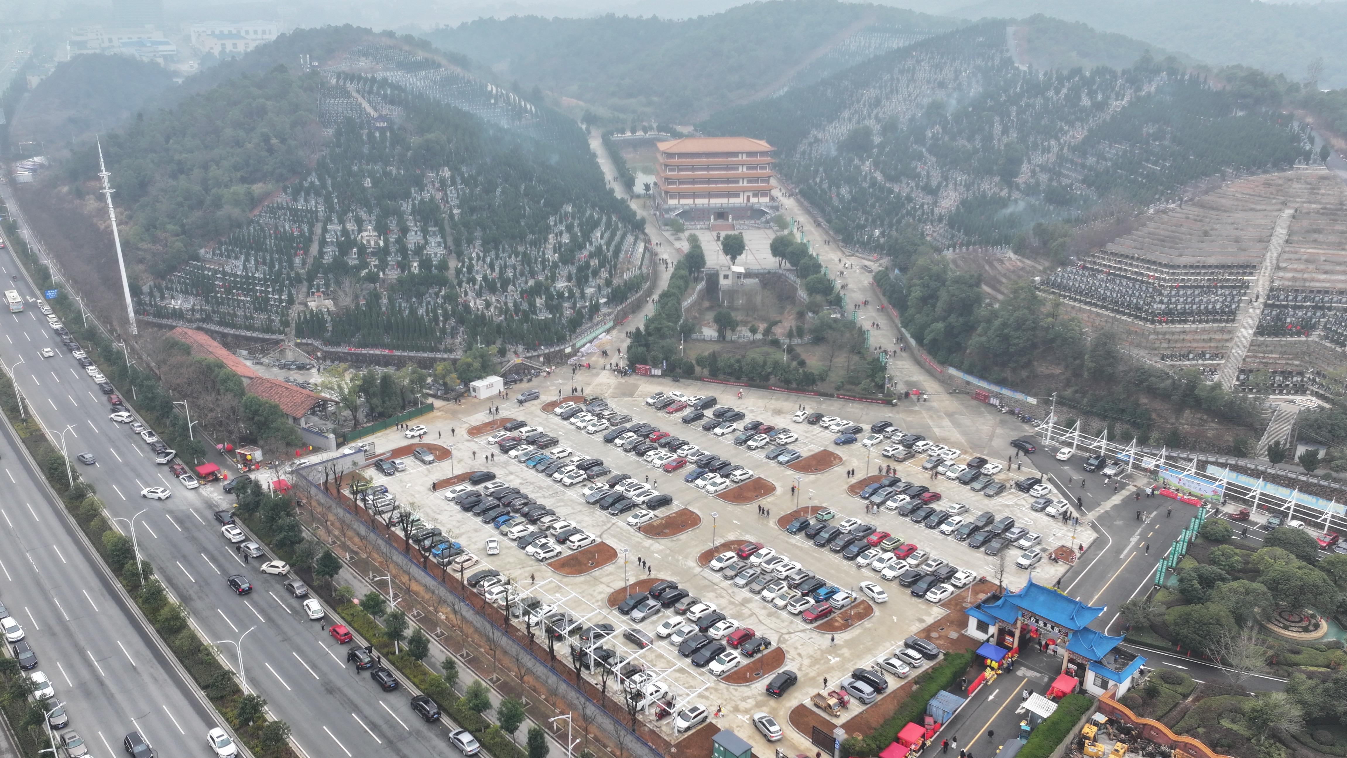 岳阳市岳阳楼区白鹤陵园殡葬有限公司园区图片