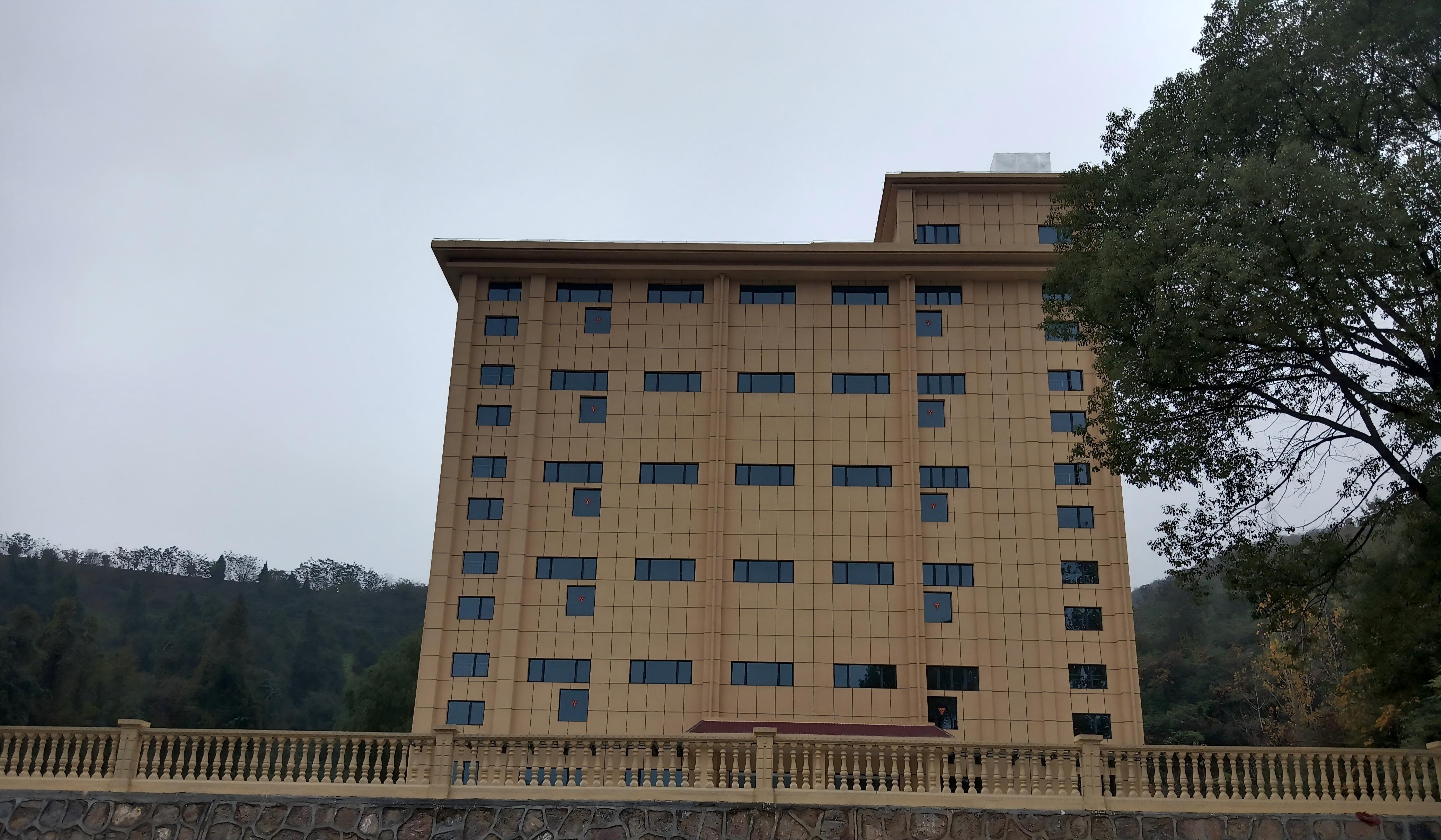 南漳县城乡公益性骨灰堂园区图片