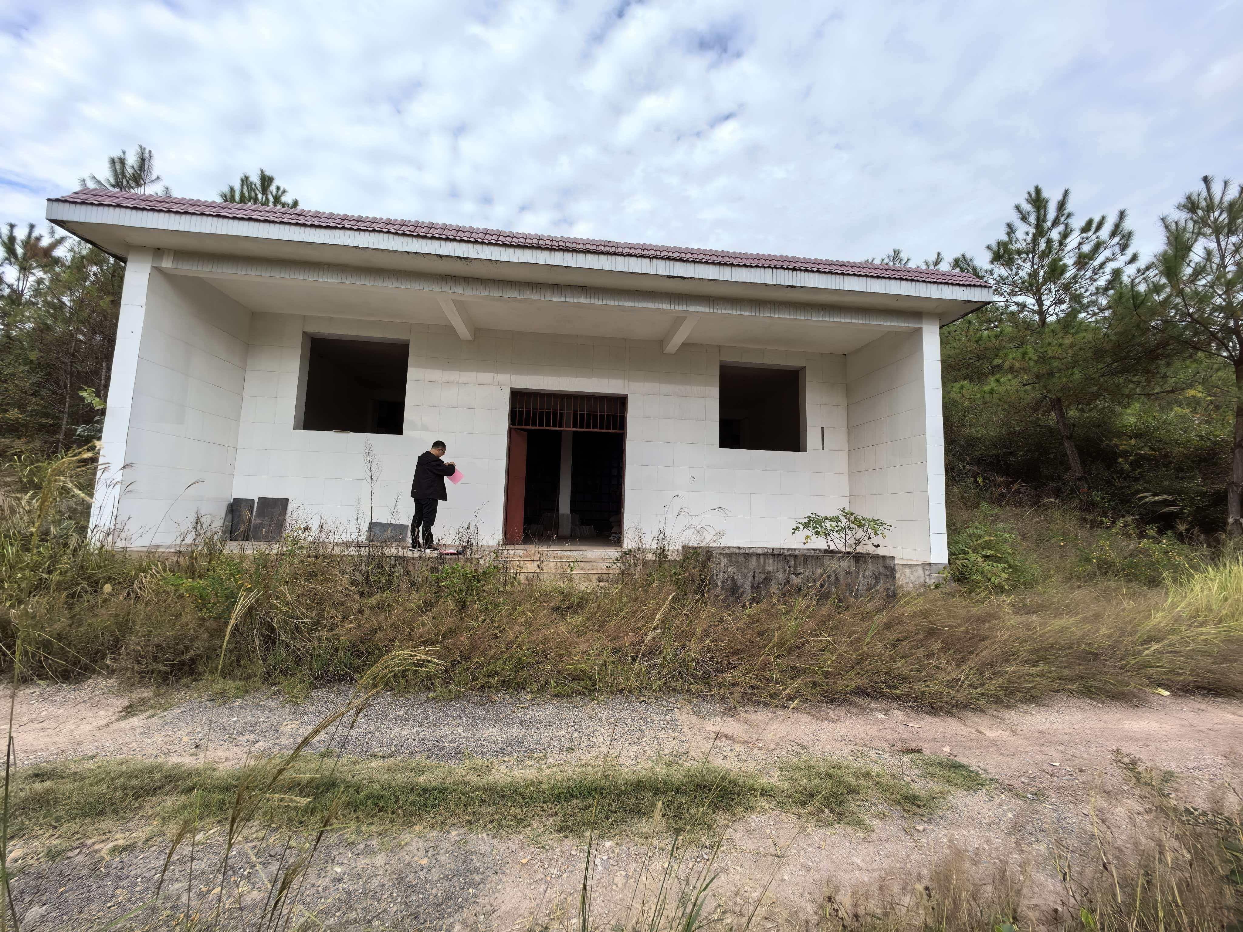 石城县屏山镇笔山陵园园区图片