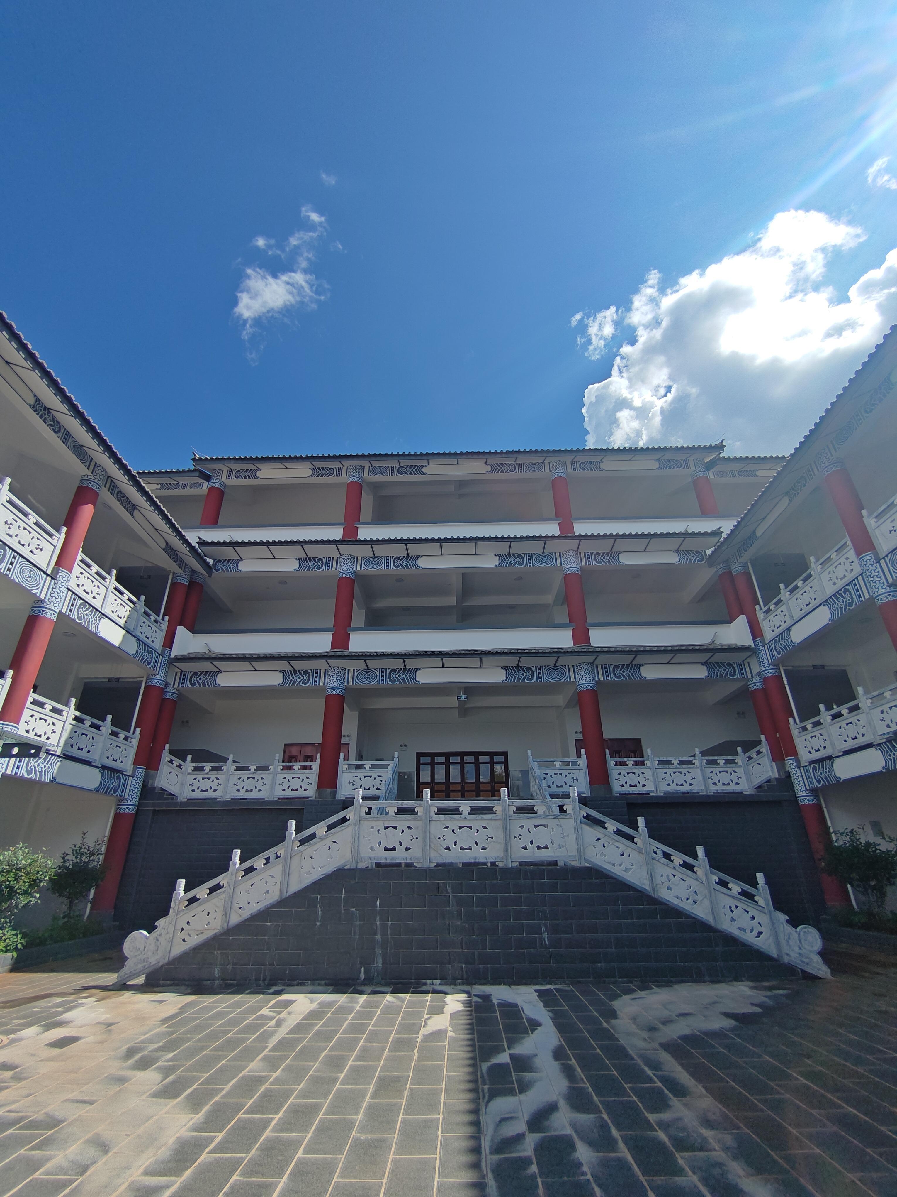 巍山县城镇公益性2号骨灰堂园区图片