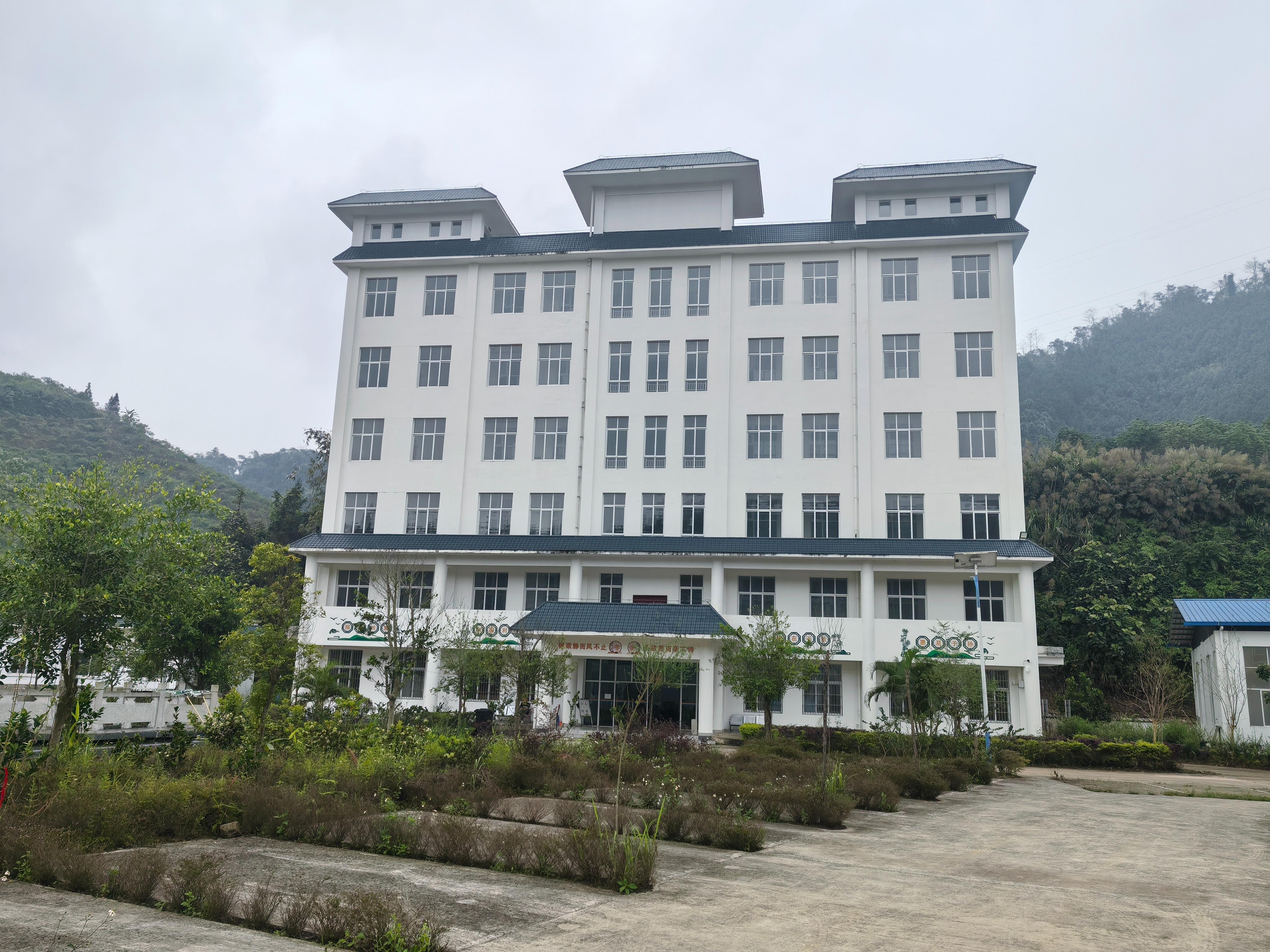 河口县骨灰堂园区图片