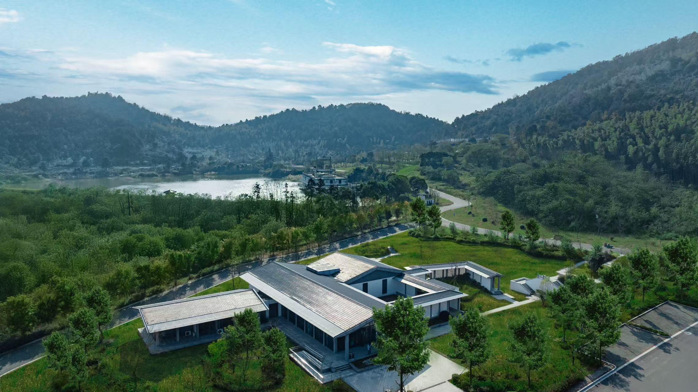 青龙山城市公益性公墓园区图片