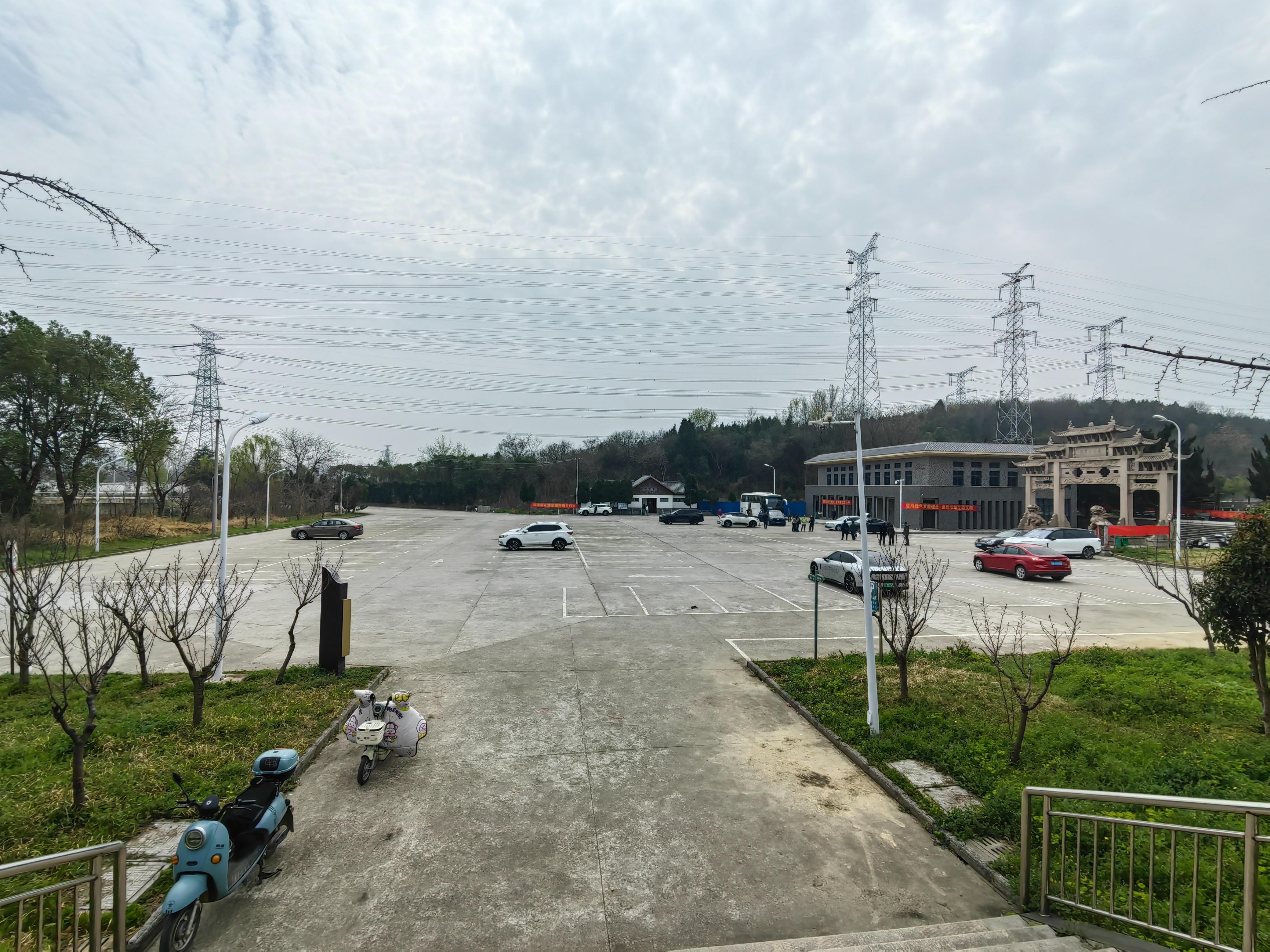 西岗公益性纪念堂园区图片