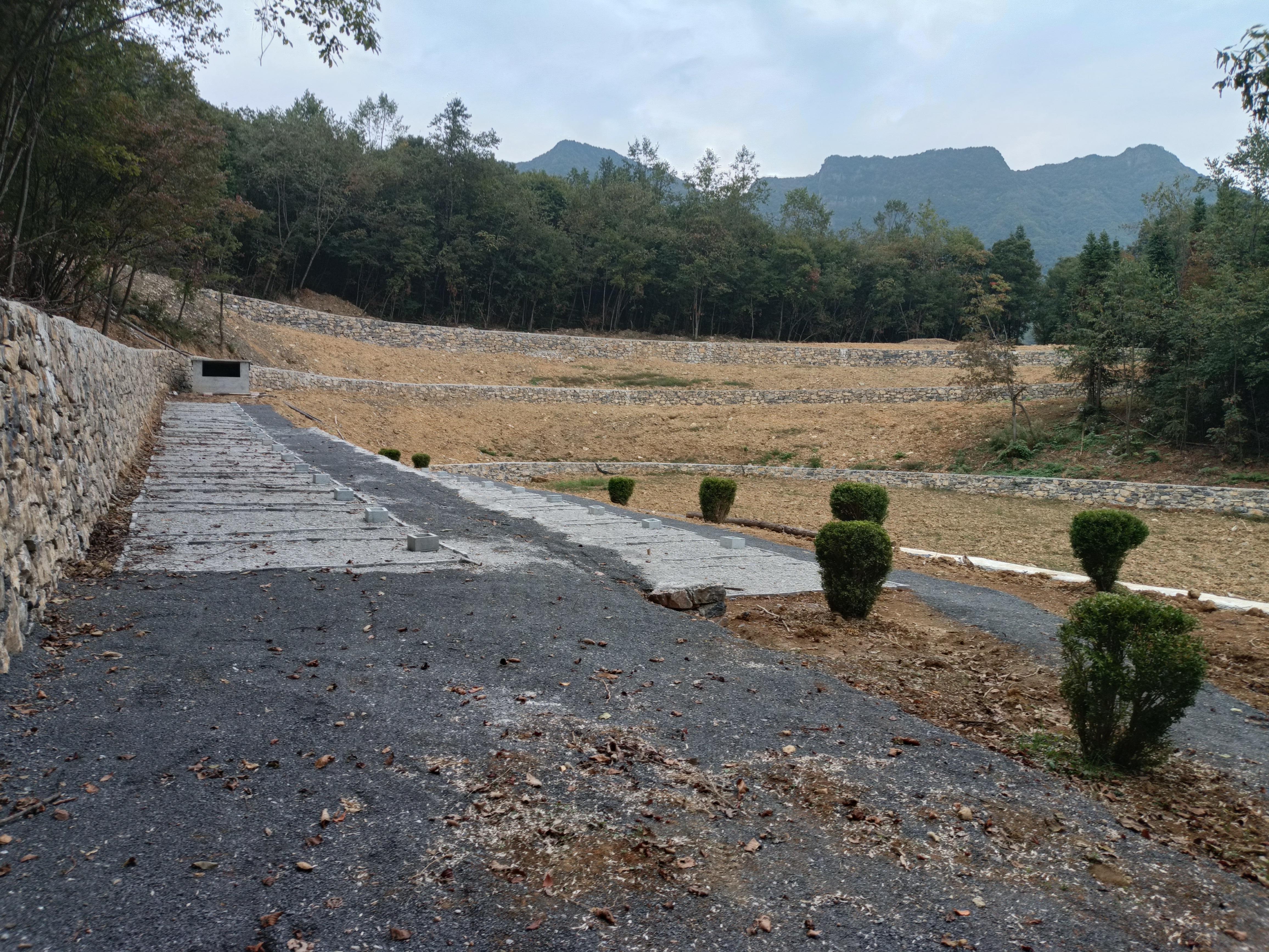 火烧坪黍子岭村生态陵园