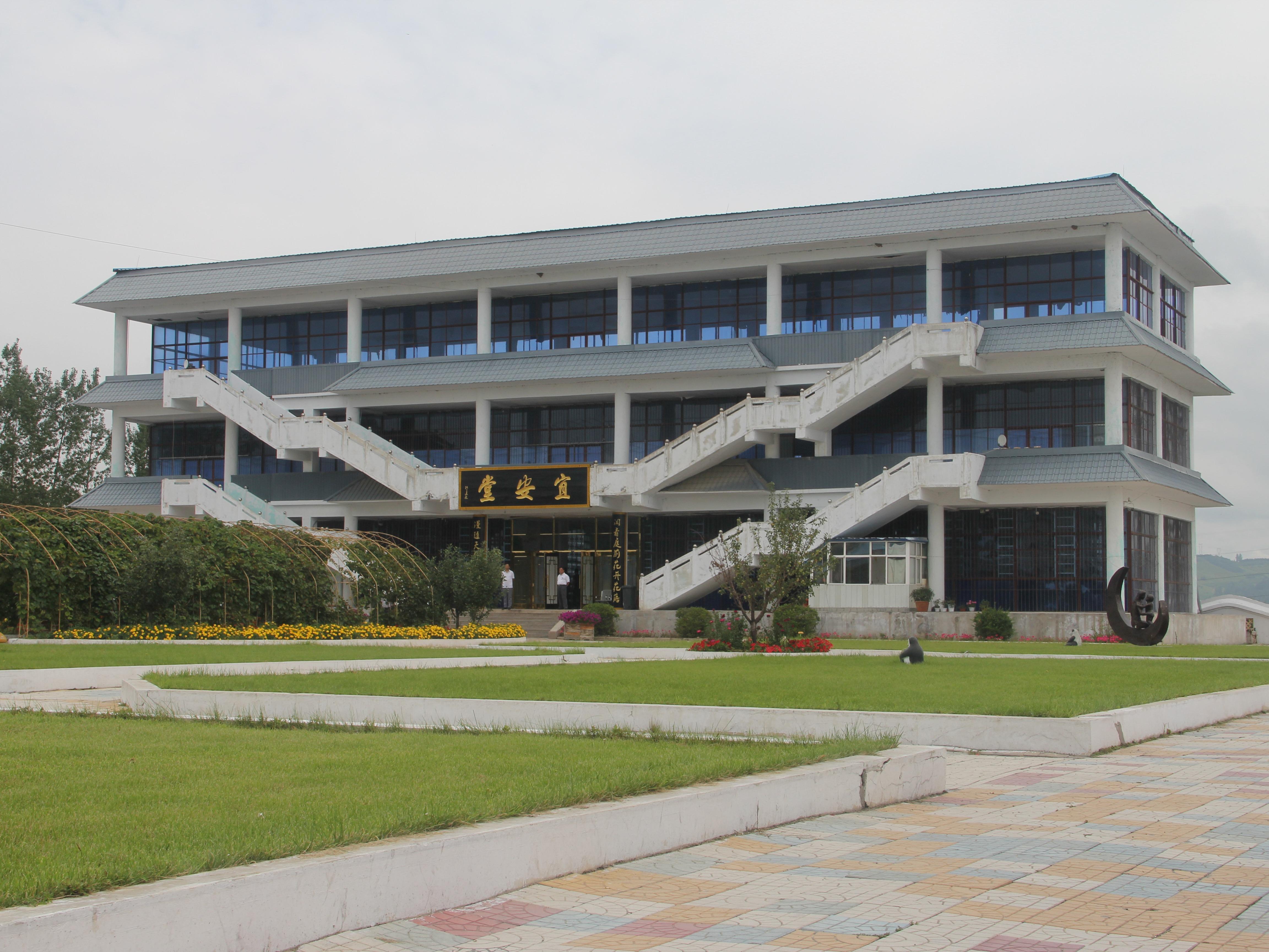 牡丹江市第二殡仪馆骨灰堂园区图片