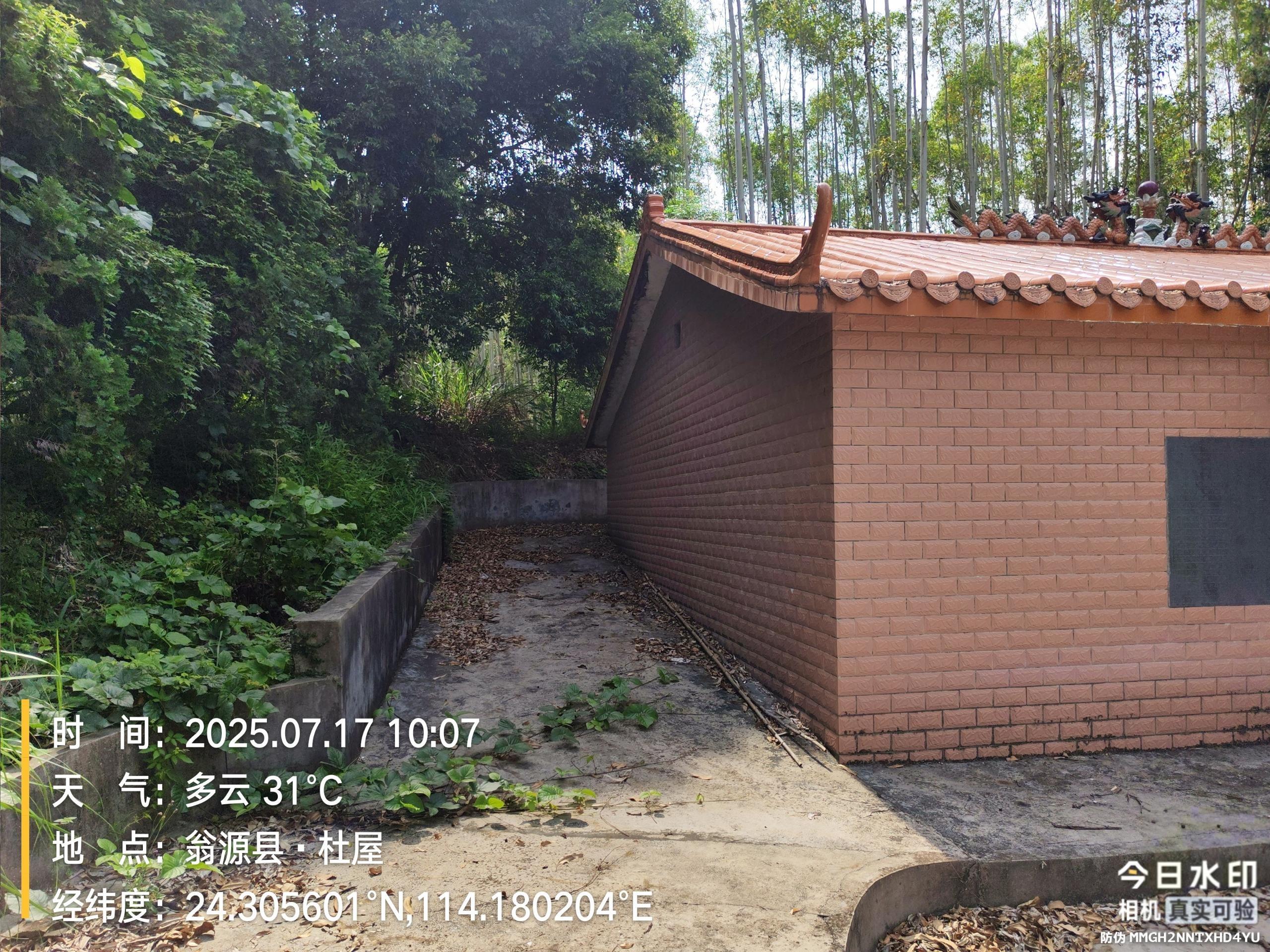 韶关市翁源县青山村梁氏骨灰楼园区图片