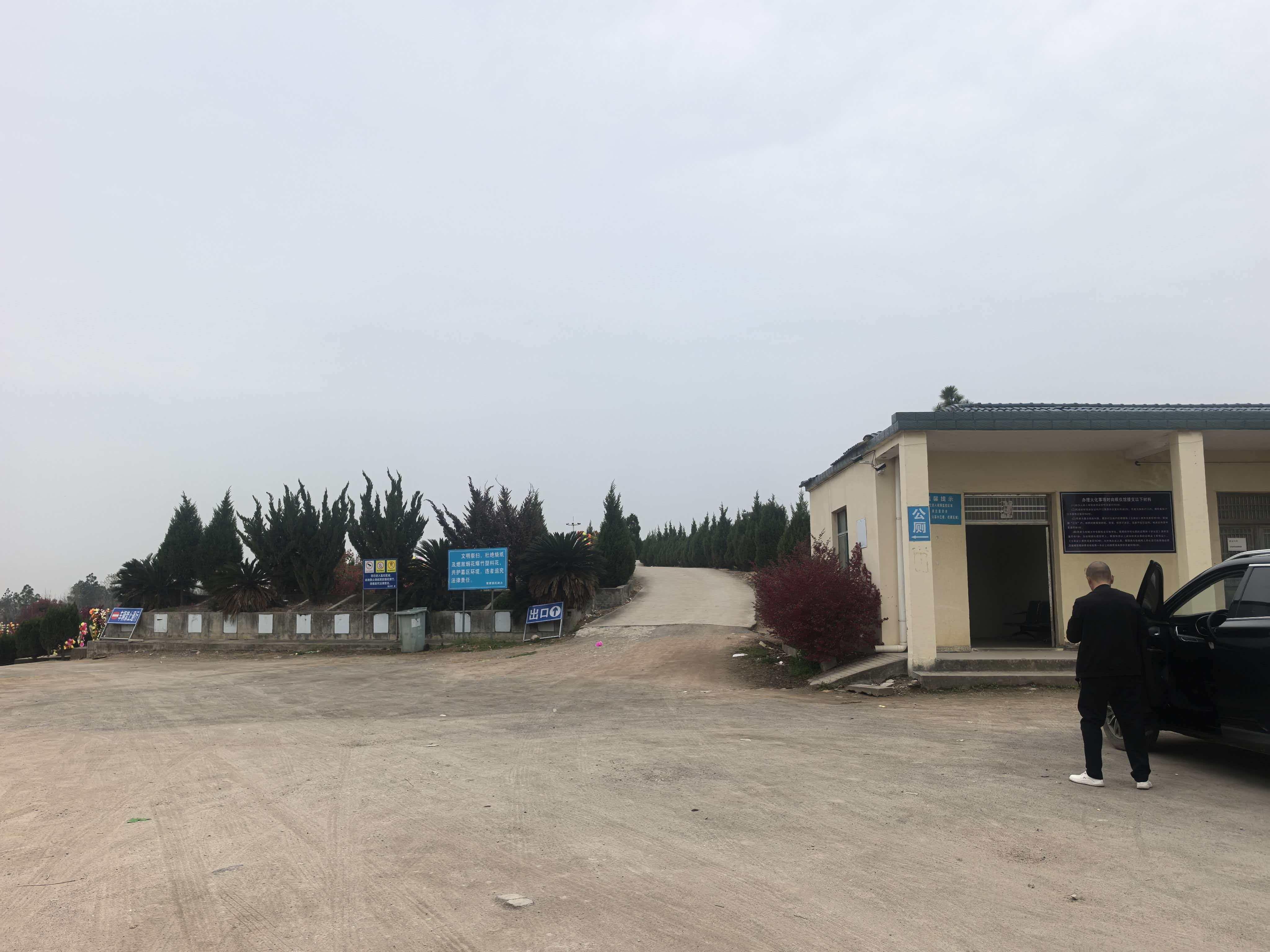 桐城市青草镇龙盘山公墓