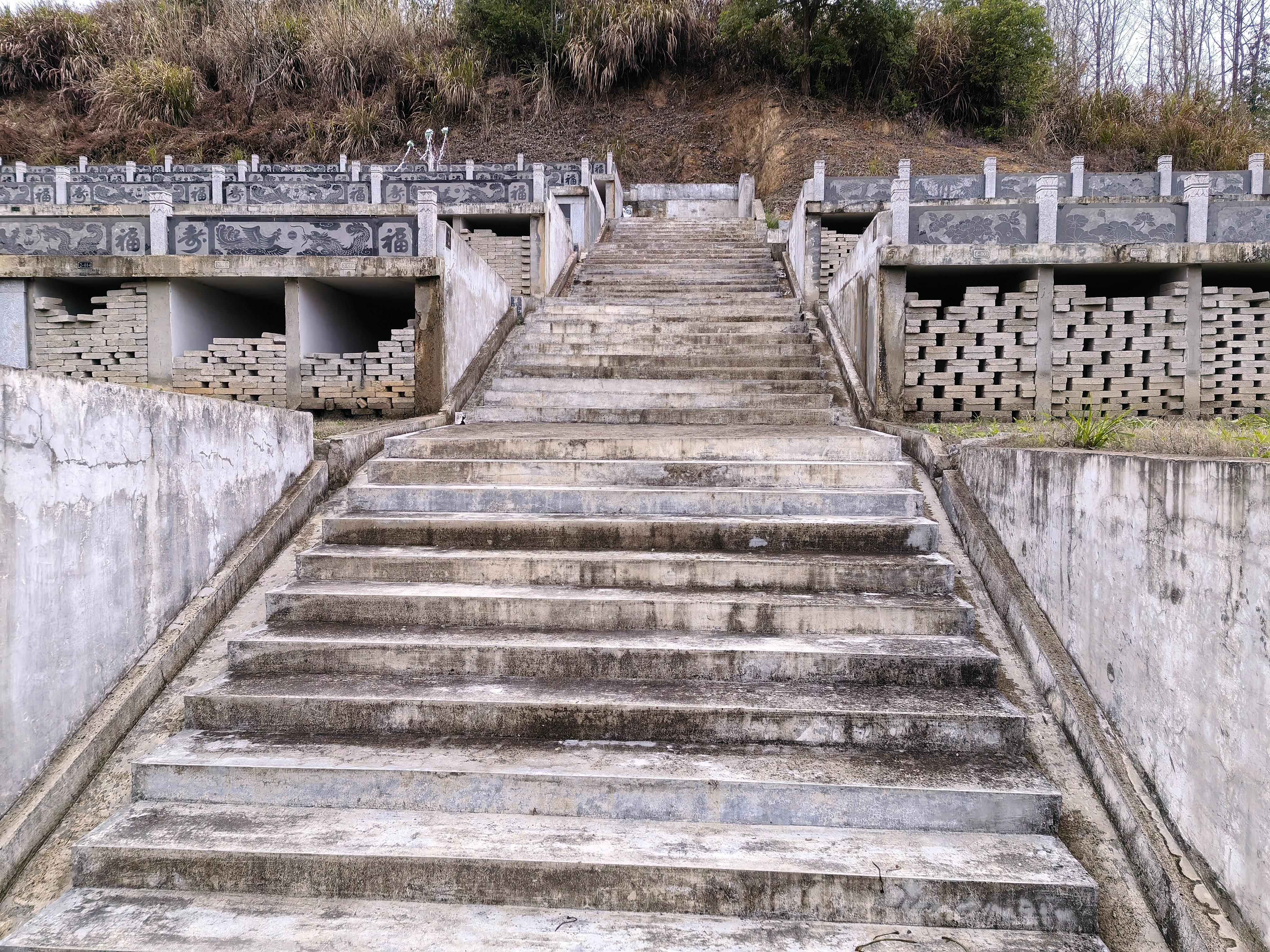 三溪镇双河村郭家山公墓园区图片