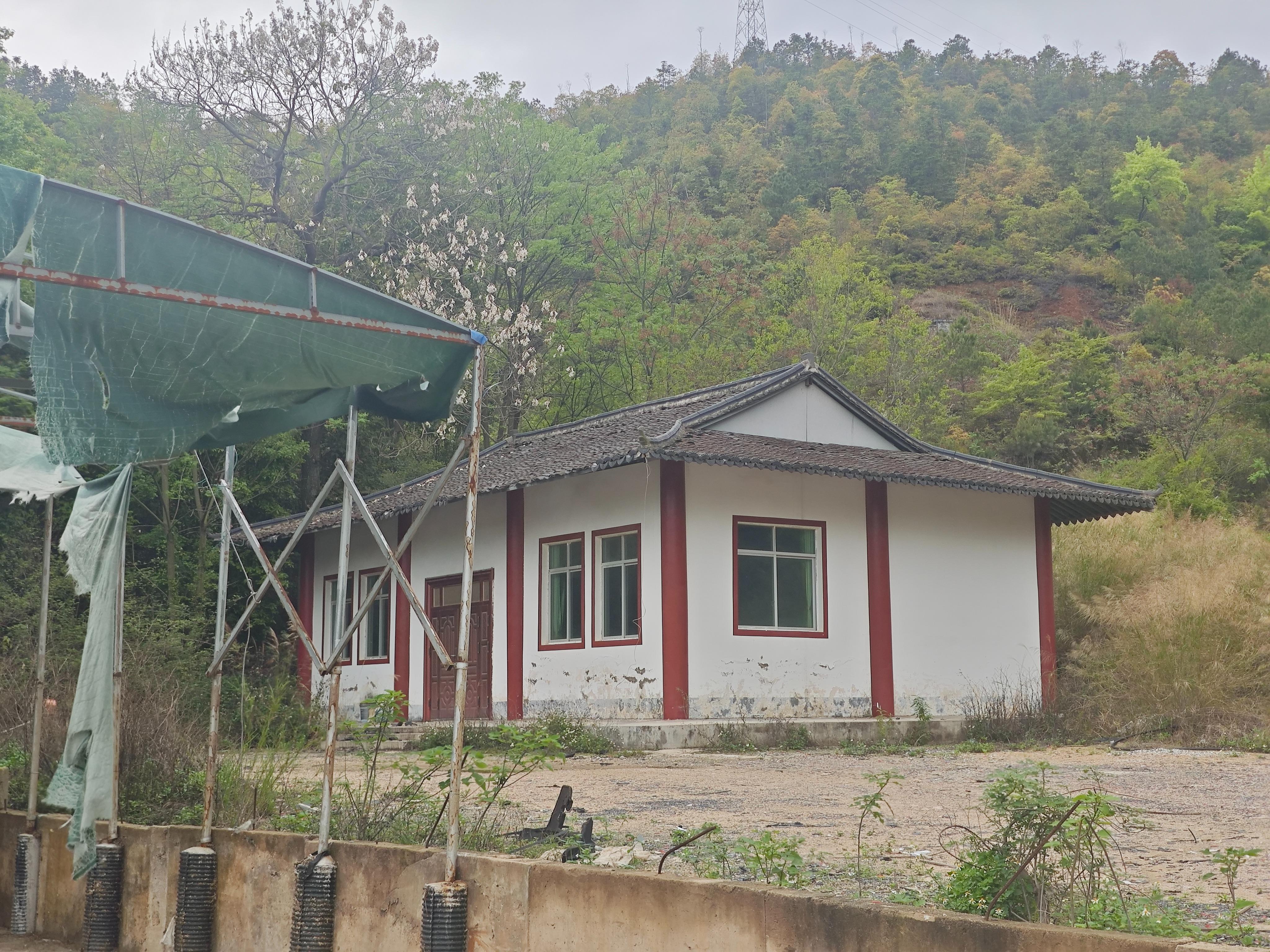 赣县区吉埠镇樟溪村安湖骨灰堂园区图片