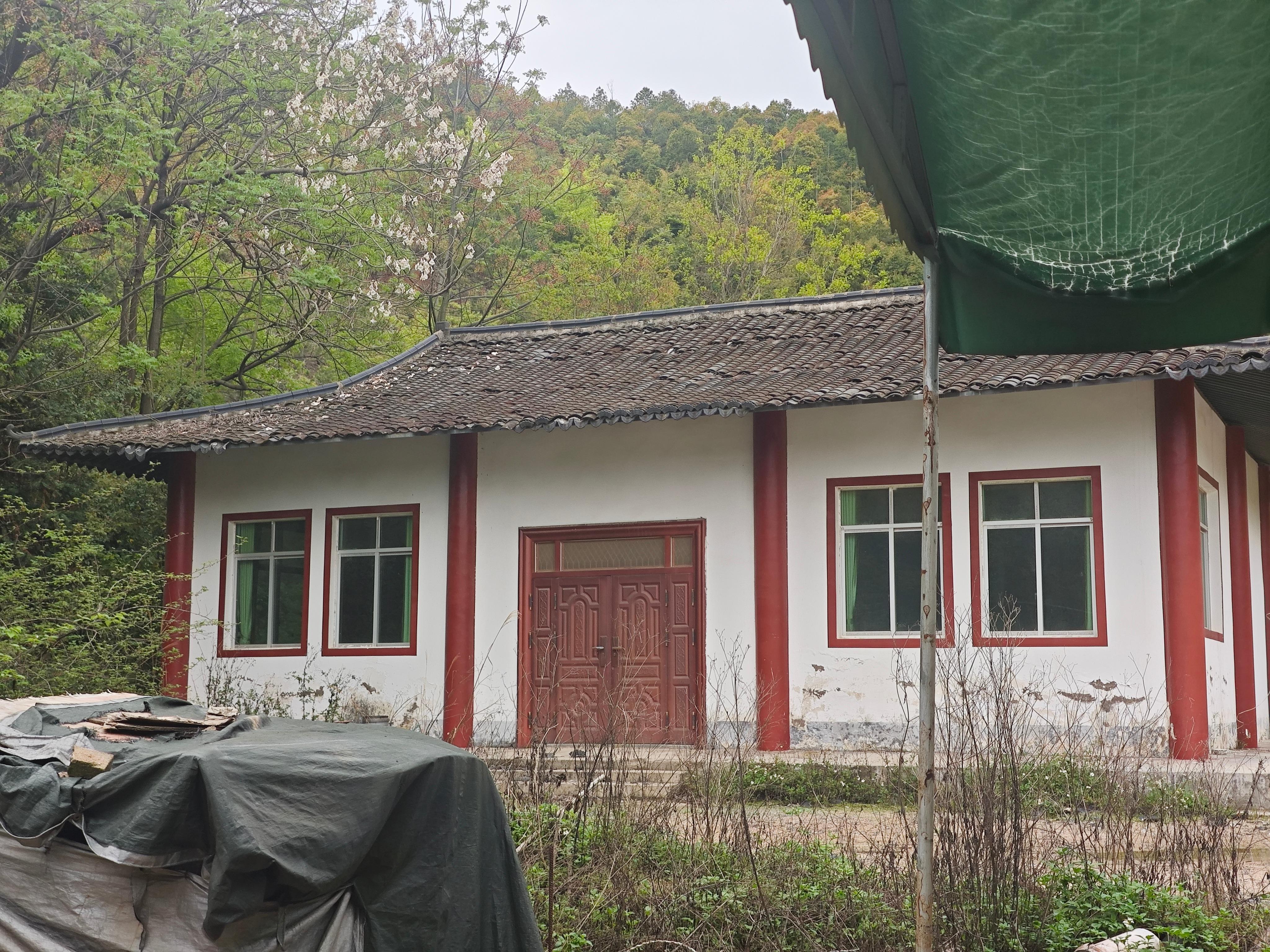 赣县区吉埠镇樟溪村安湖骨灰堂园区图片