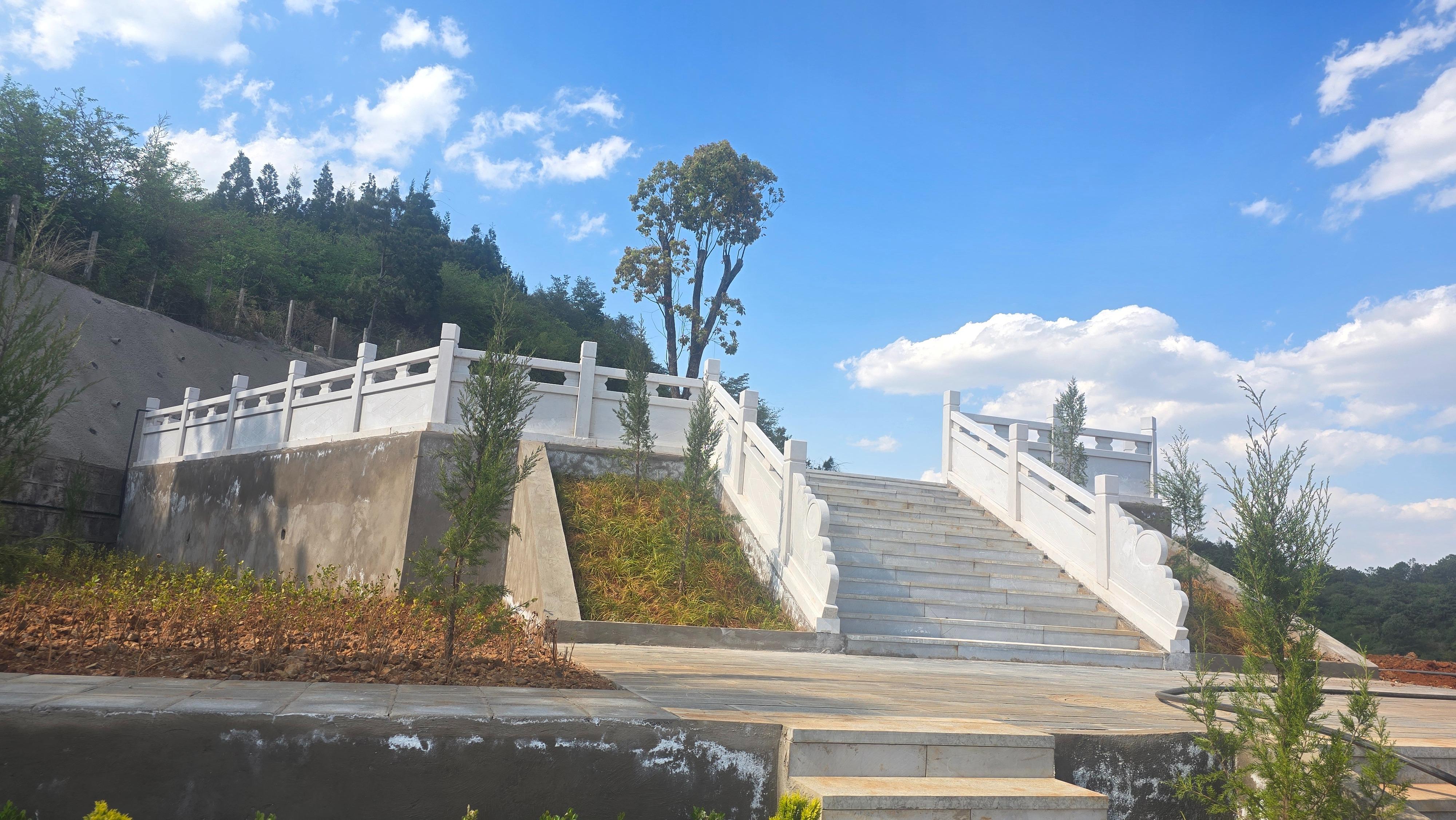 富源县城市公益性公墓园区图片
