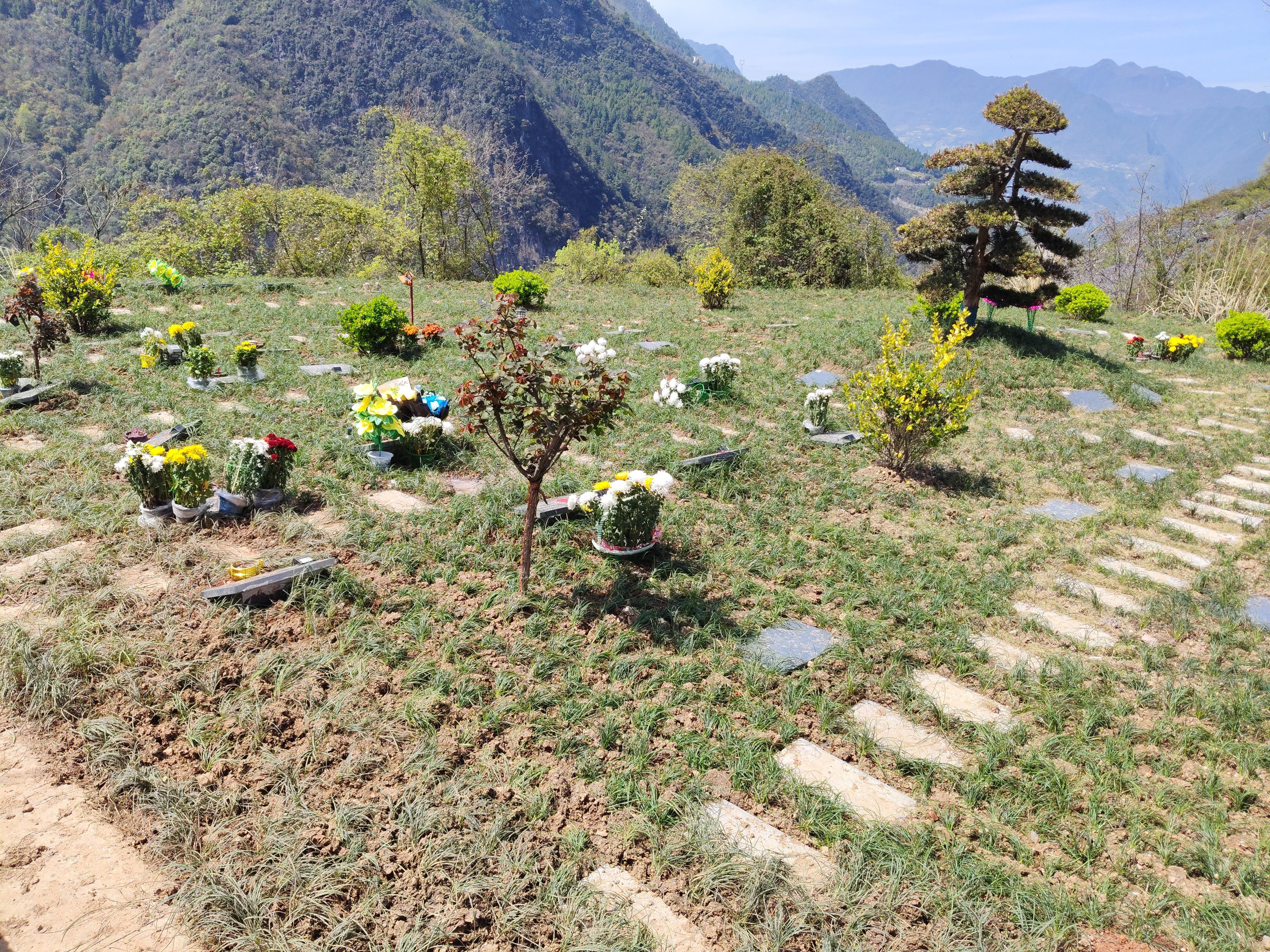兴山县张家河公益性公墓
