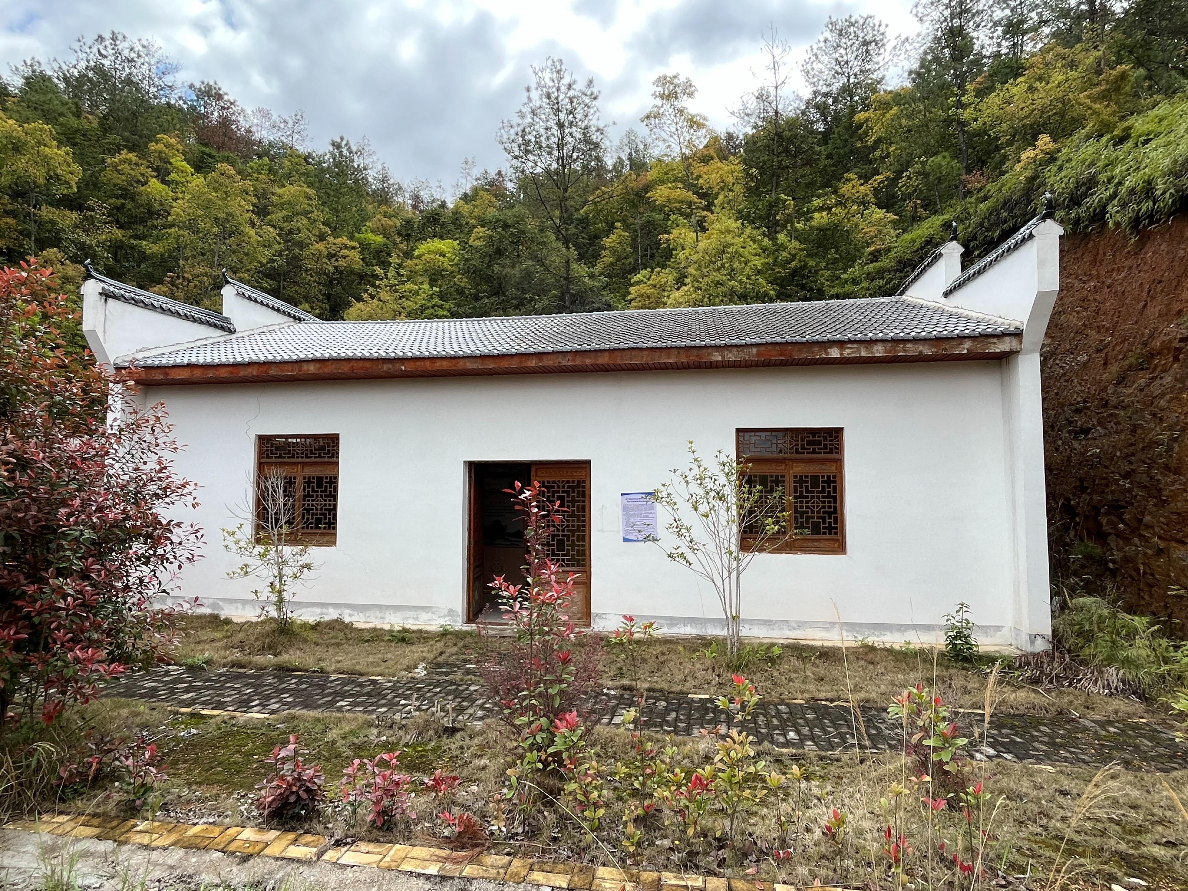 兴国县东村乡小洞村骨灰堂园区图片