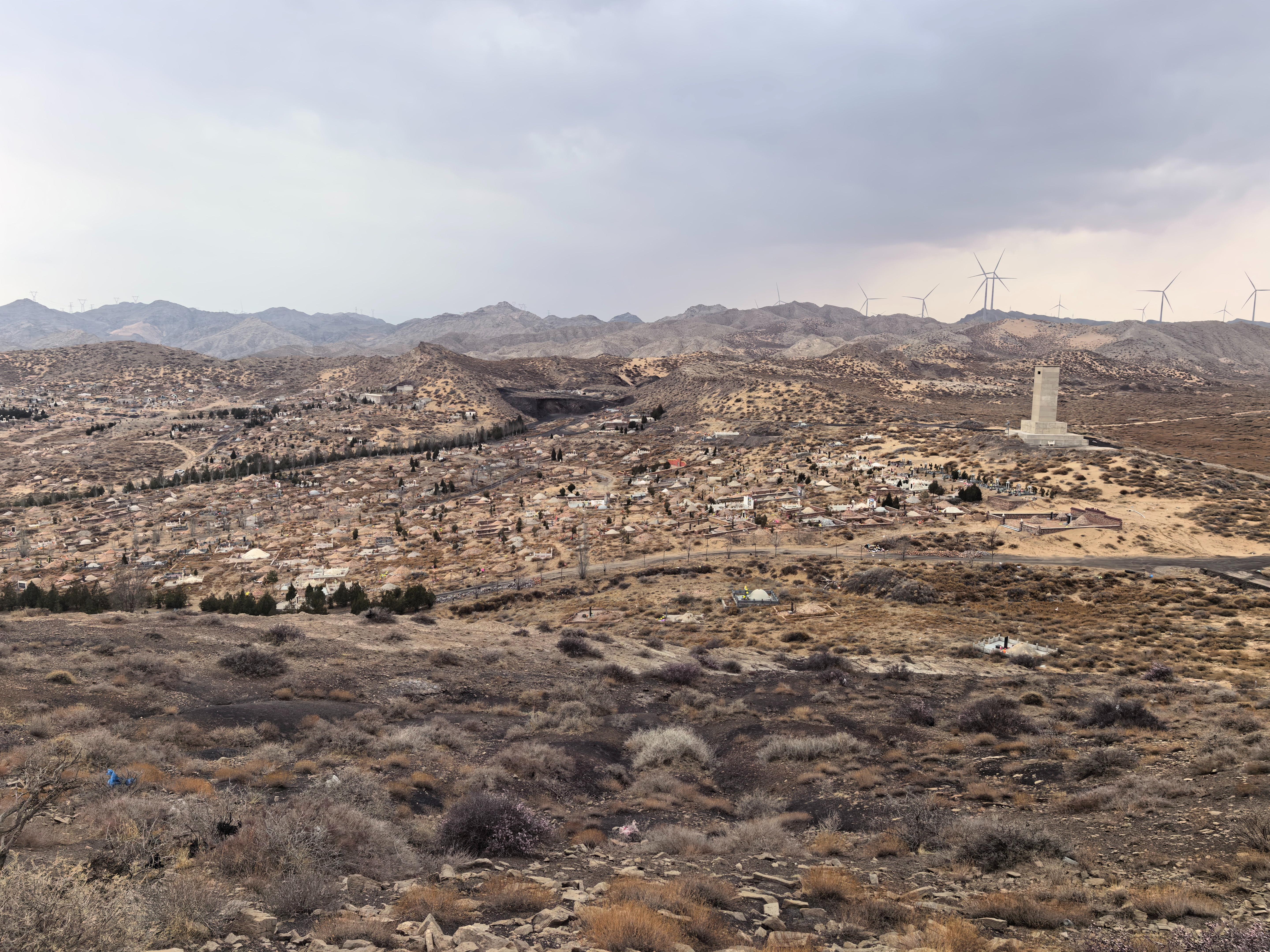 阿拉善盟乌斯太镇永详陵园园区图片