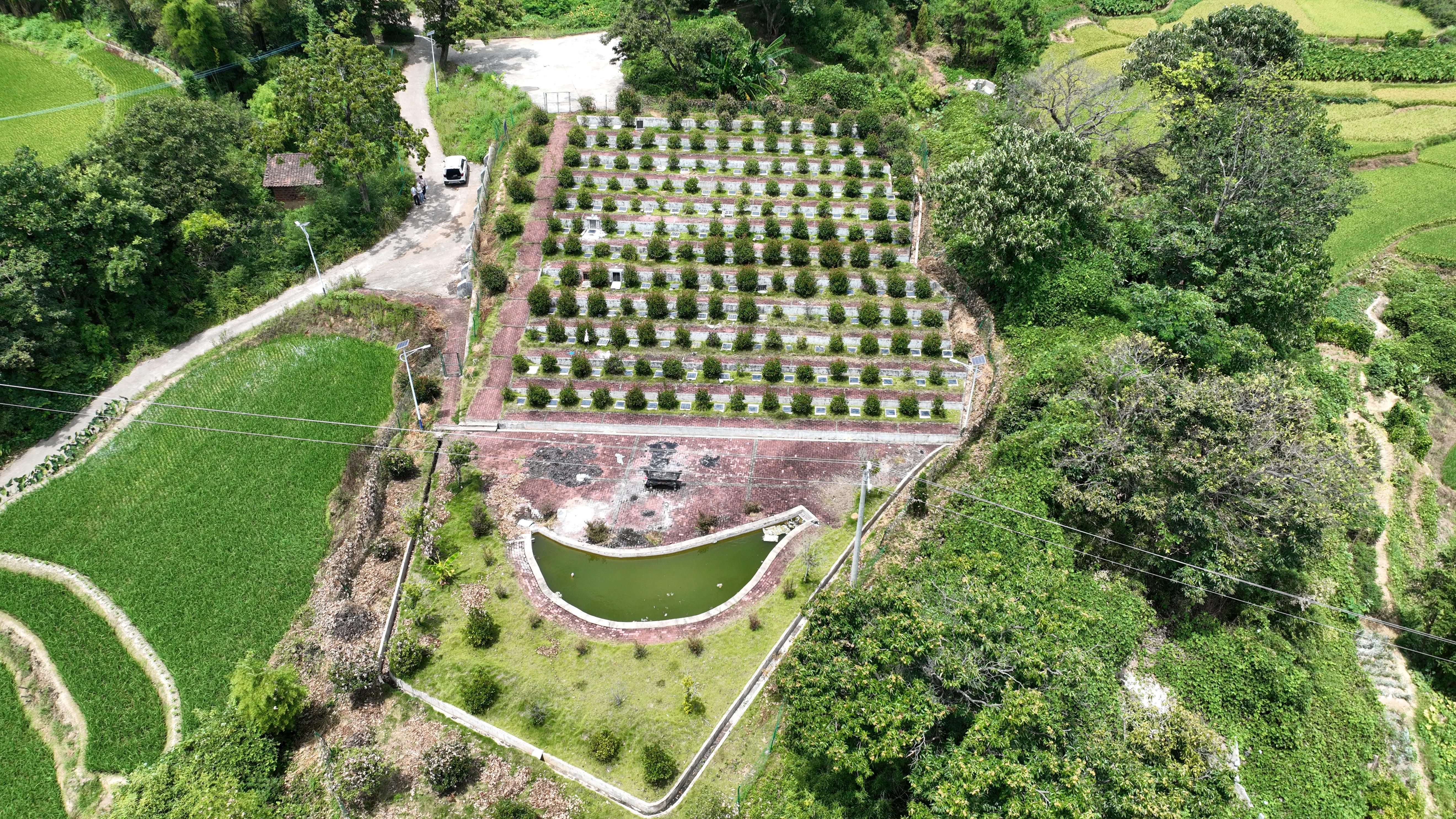 赣县区田村镇建新公墓园区图片