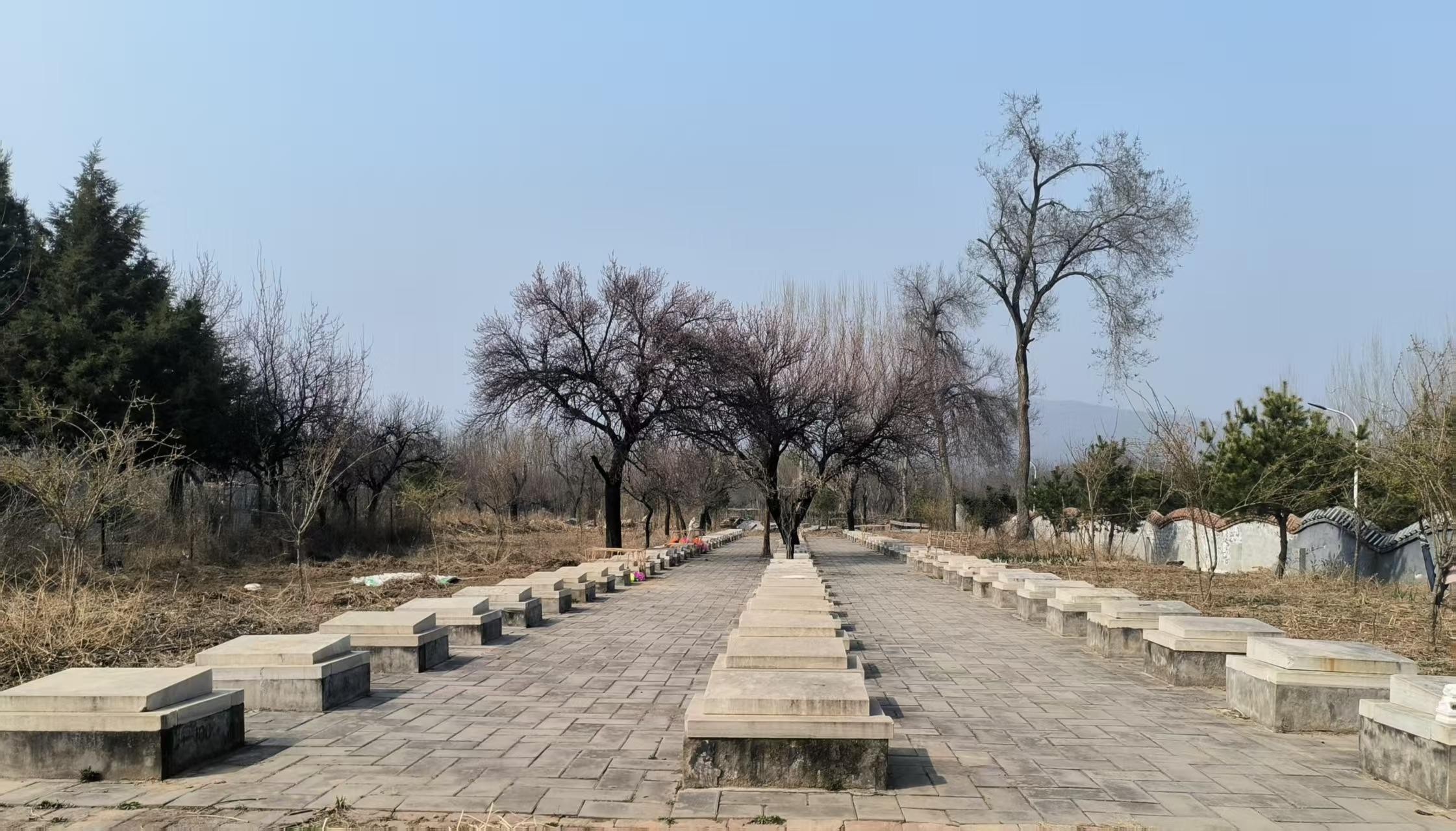 西赵各庄村公墓园区图片