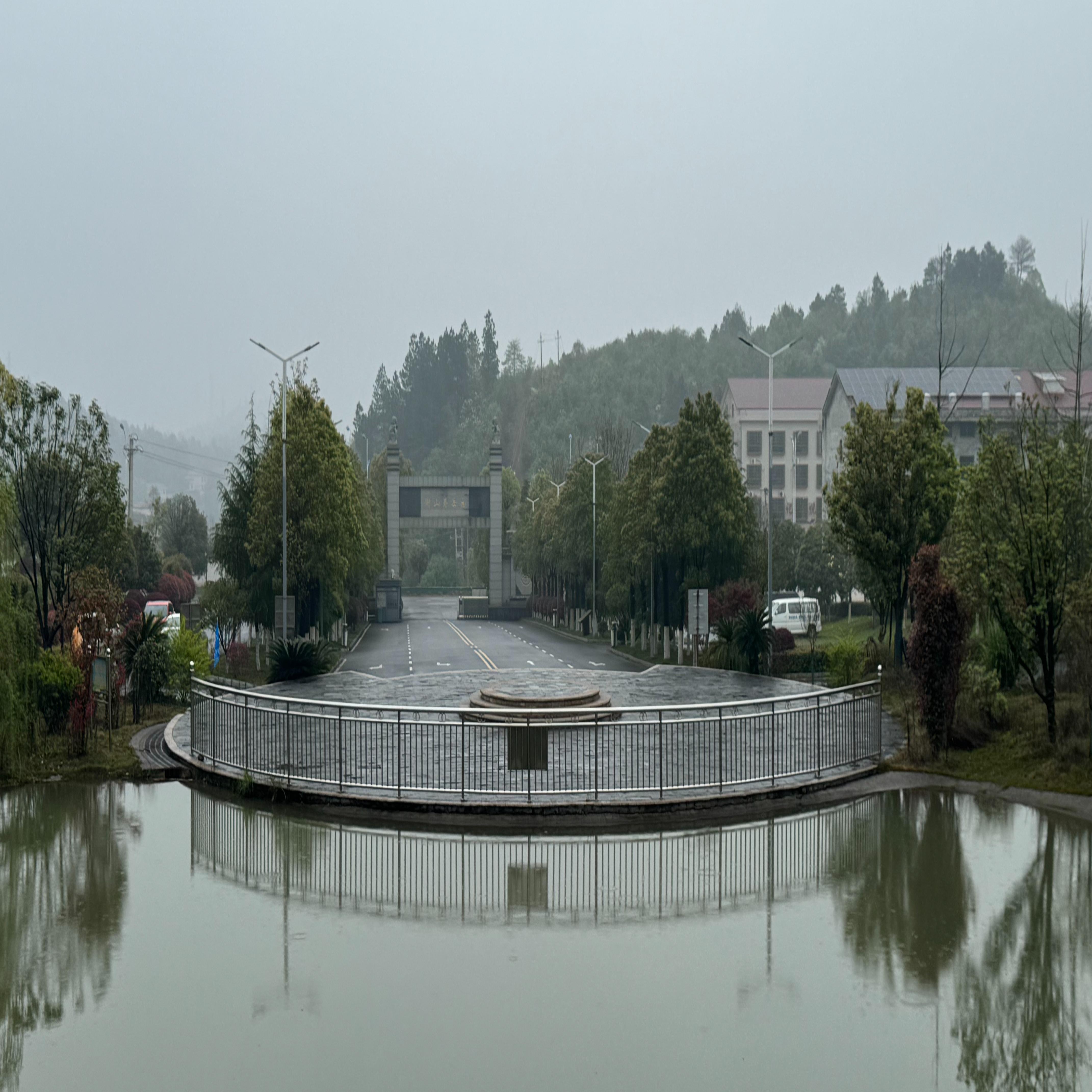 衡山寿岳园公墓服务中心园区图片