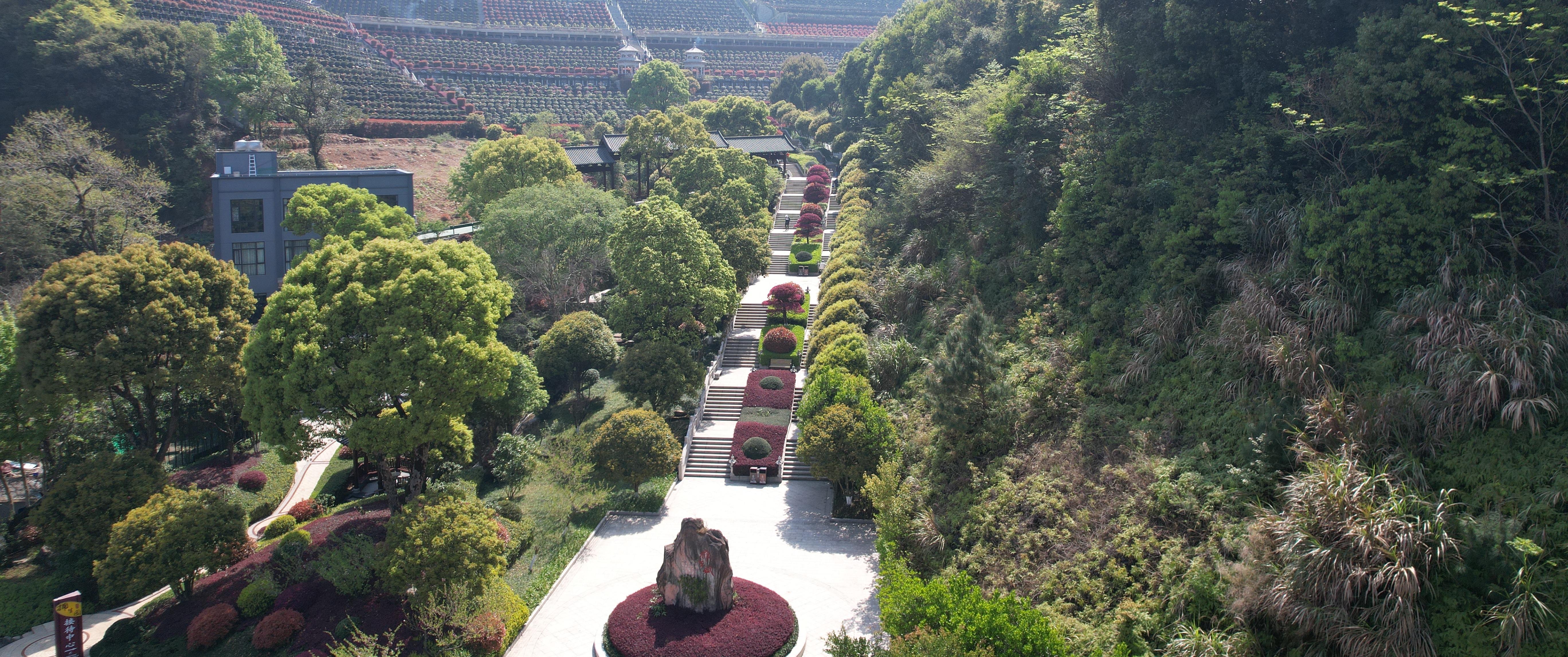 娄桥街道东耕村生态墓地（拥生园)