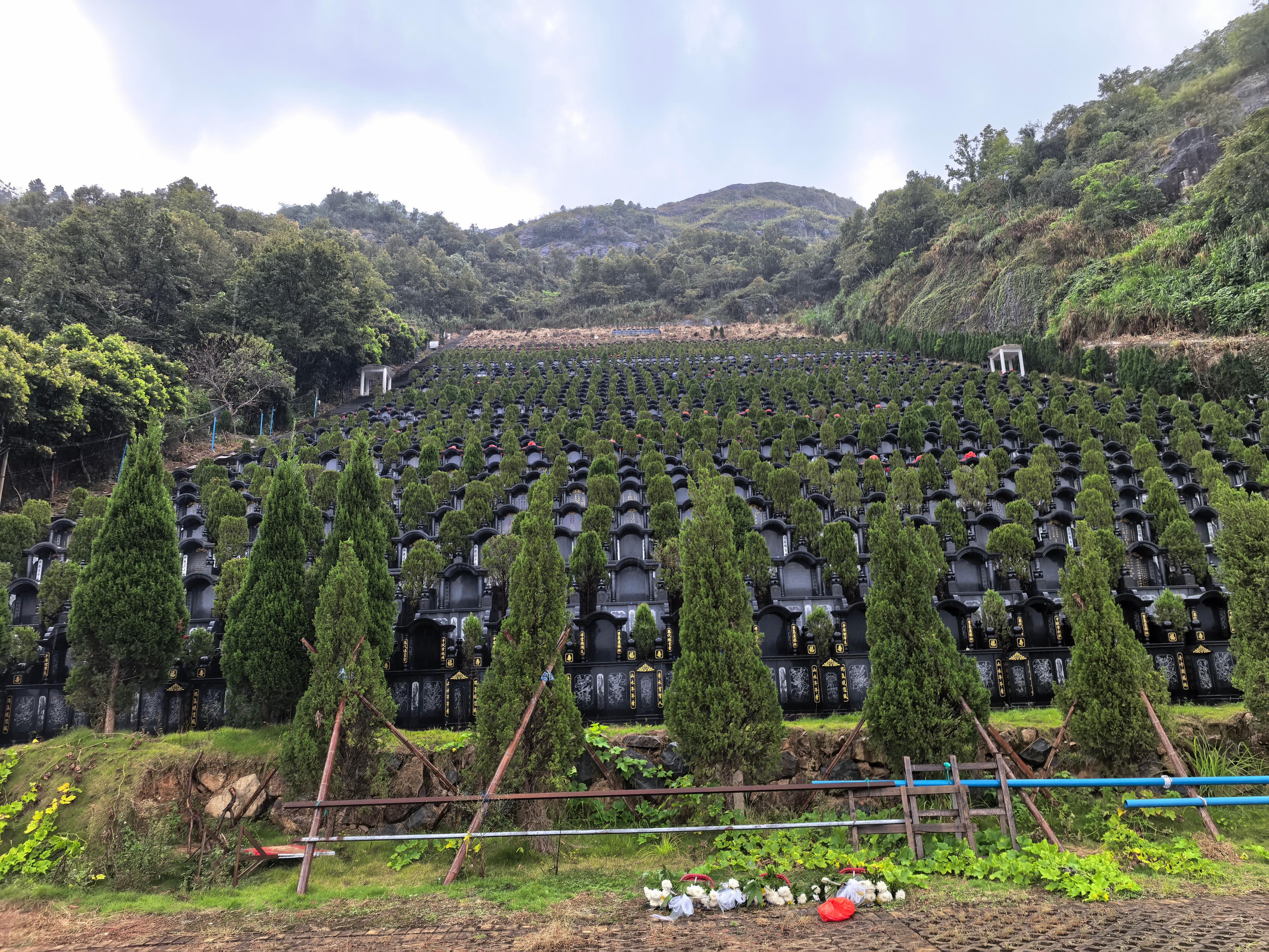 赤溪镇龙虎山公益性公墓
