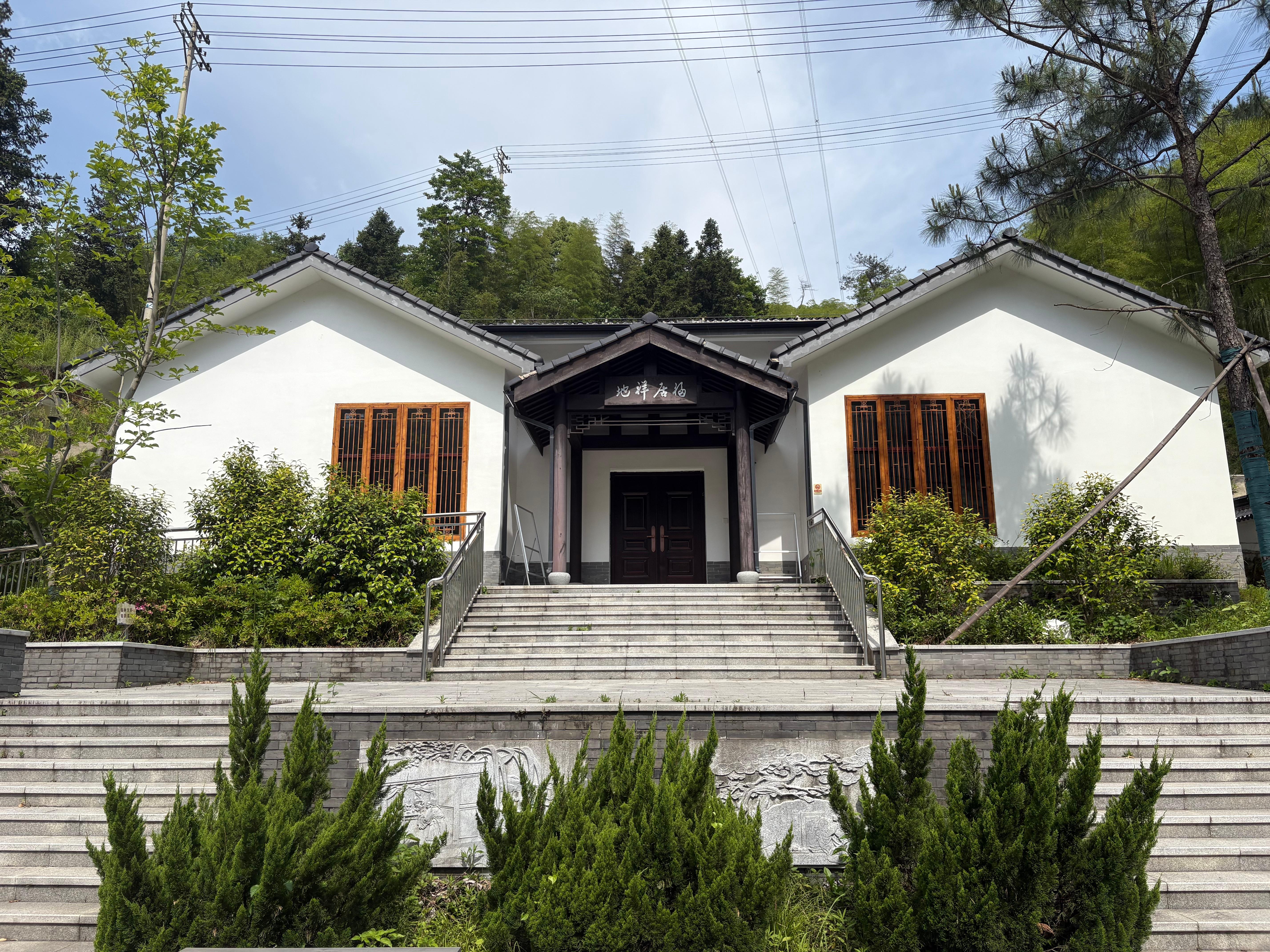 山川乡山川村骨灰堂园区图片