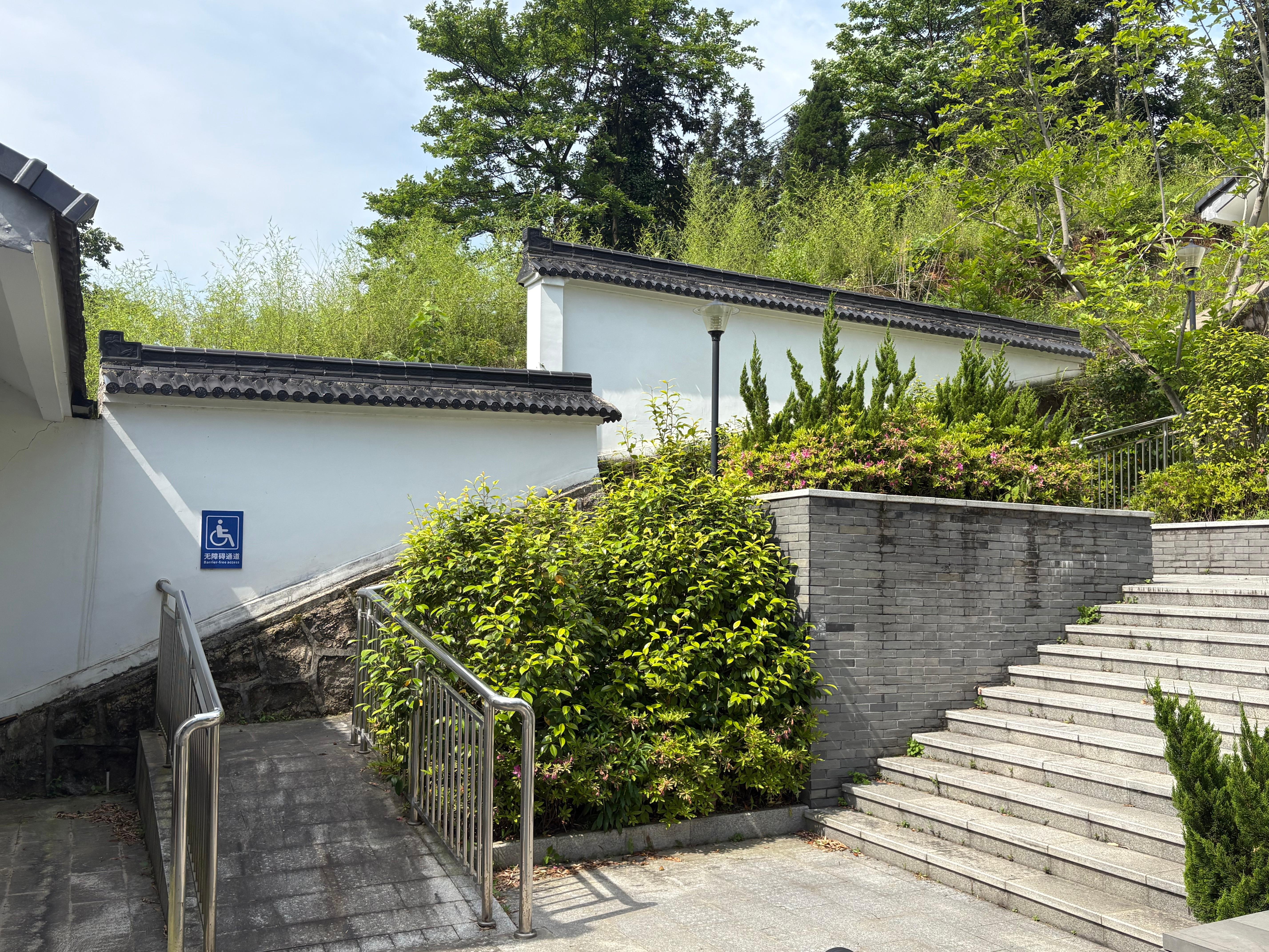 山川乡山川村骨灰堂园区图片