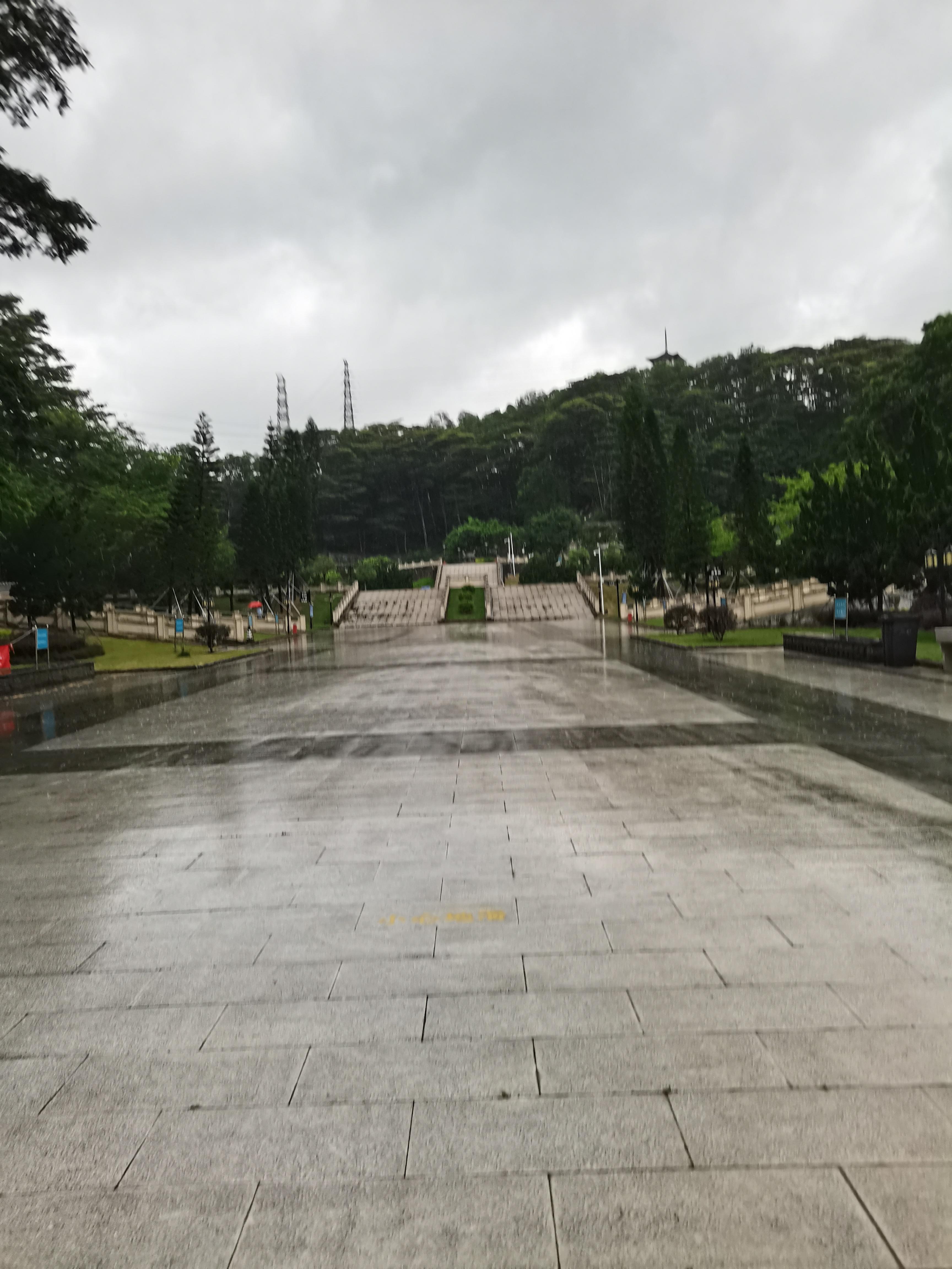 龙山墓园园区图片