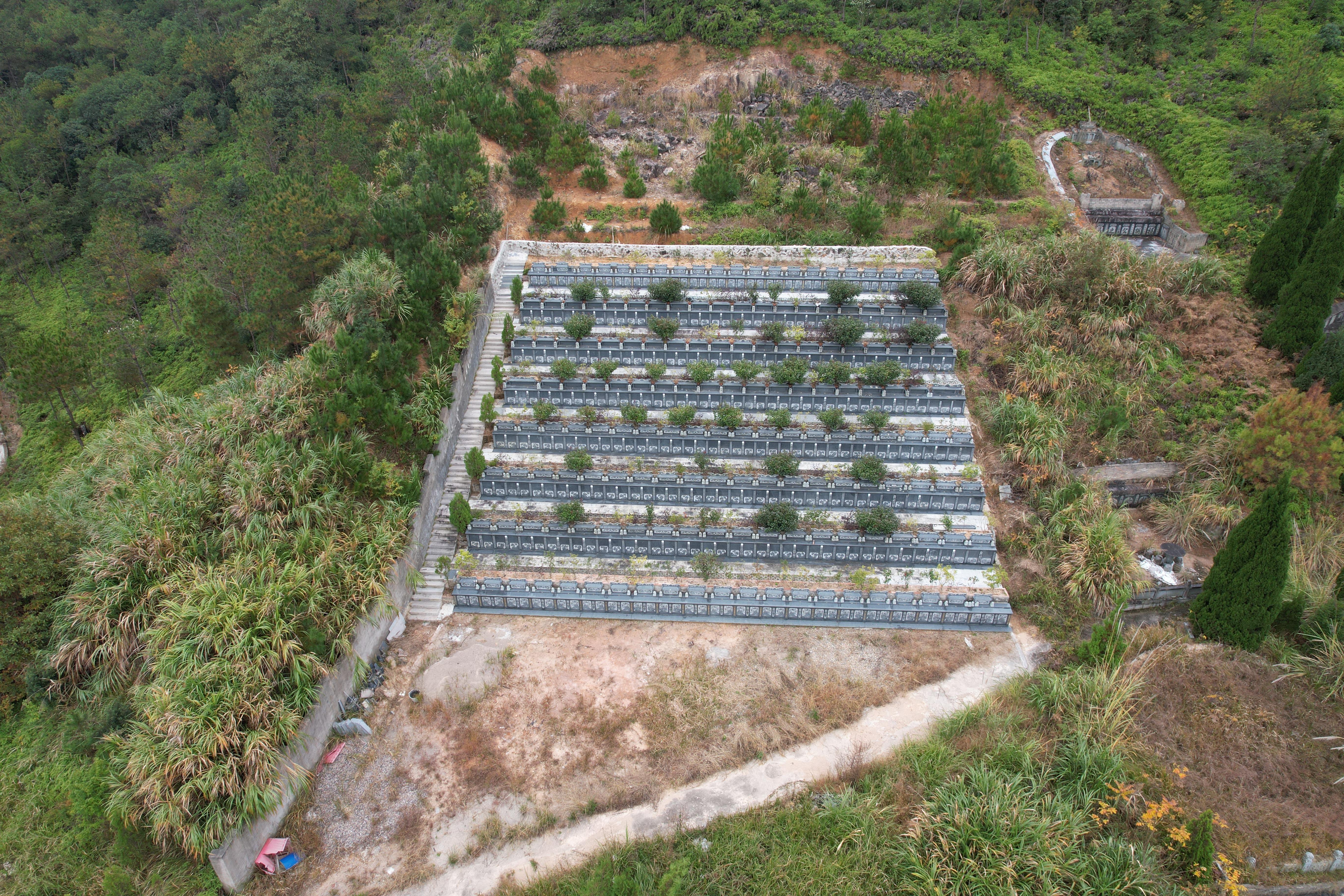 周壤镇中南村公益性墓地