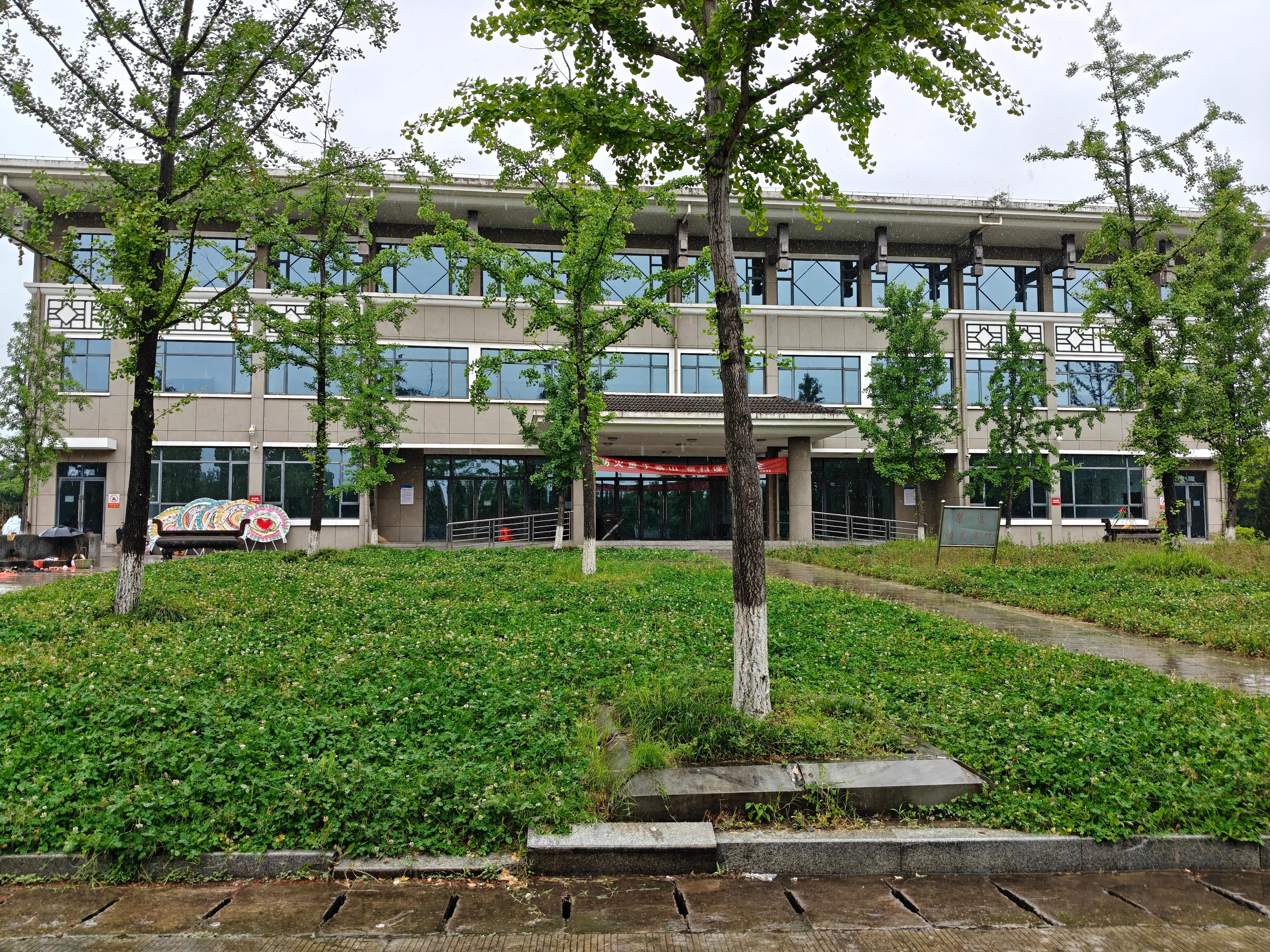 义乌市稠江街道景山公墓骨灰存放堂