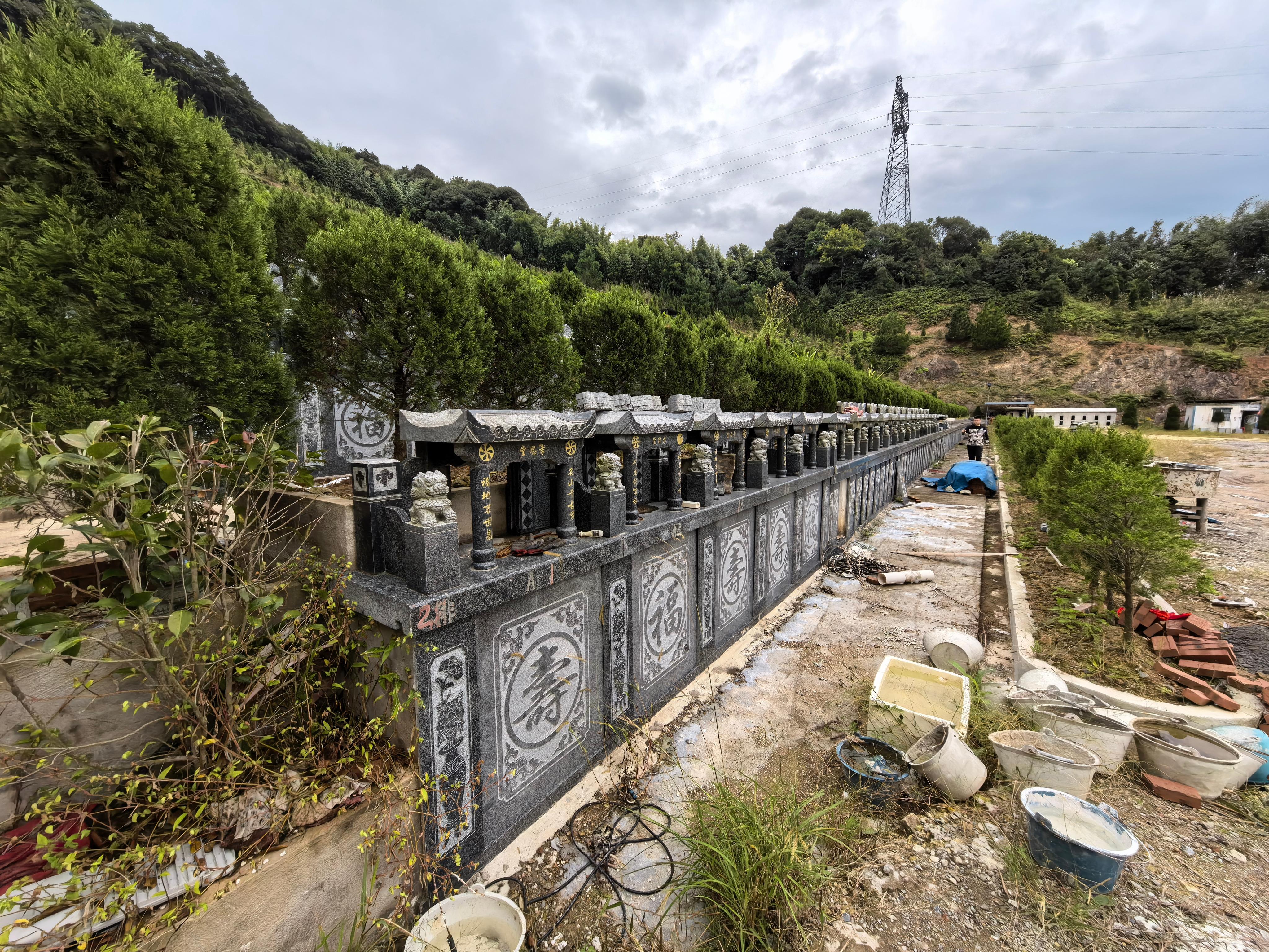 桥墩镇龙凤山公益性公墓园区图片