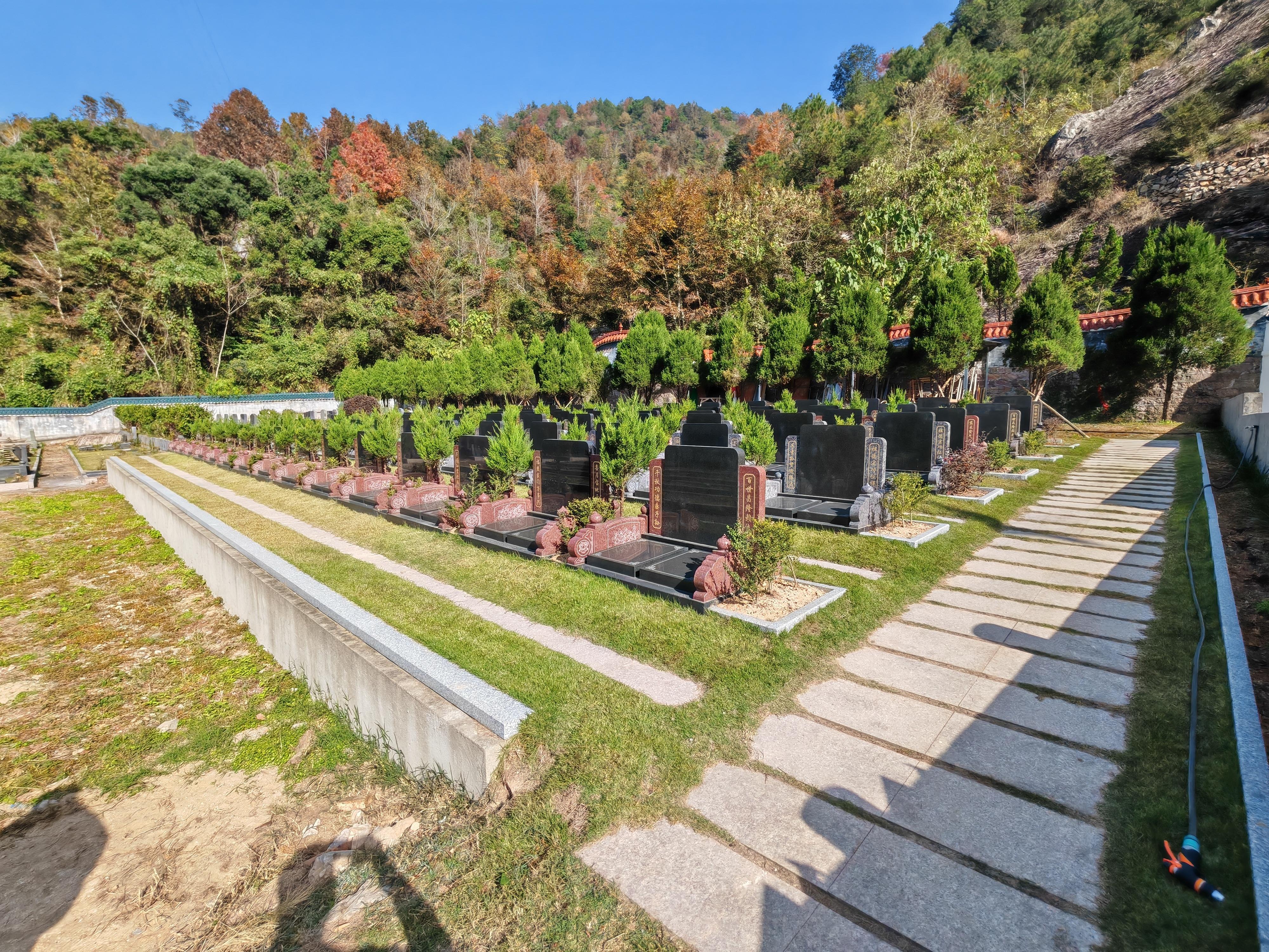 藻溪镇双狮山公益性公墓园区图片
