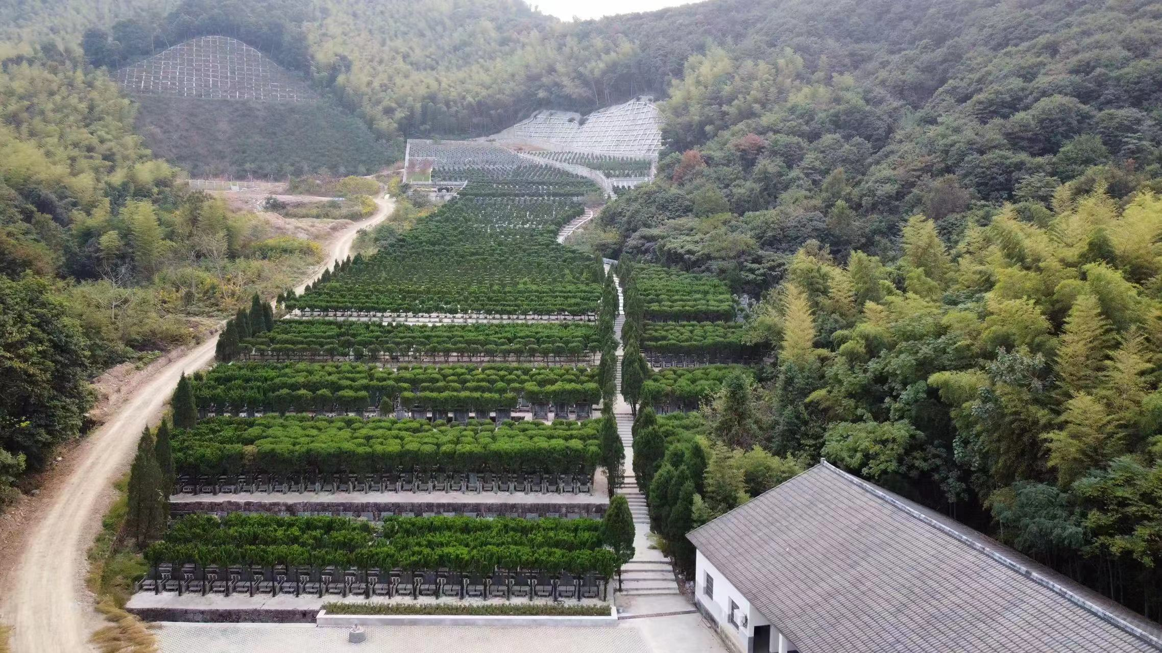 富盛镇老岭公墓园区图片