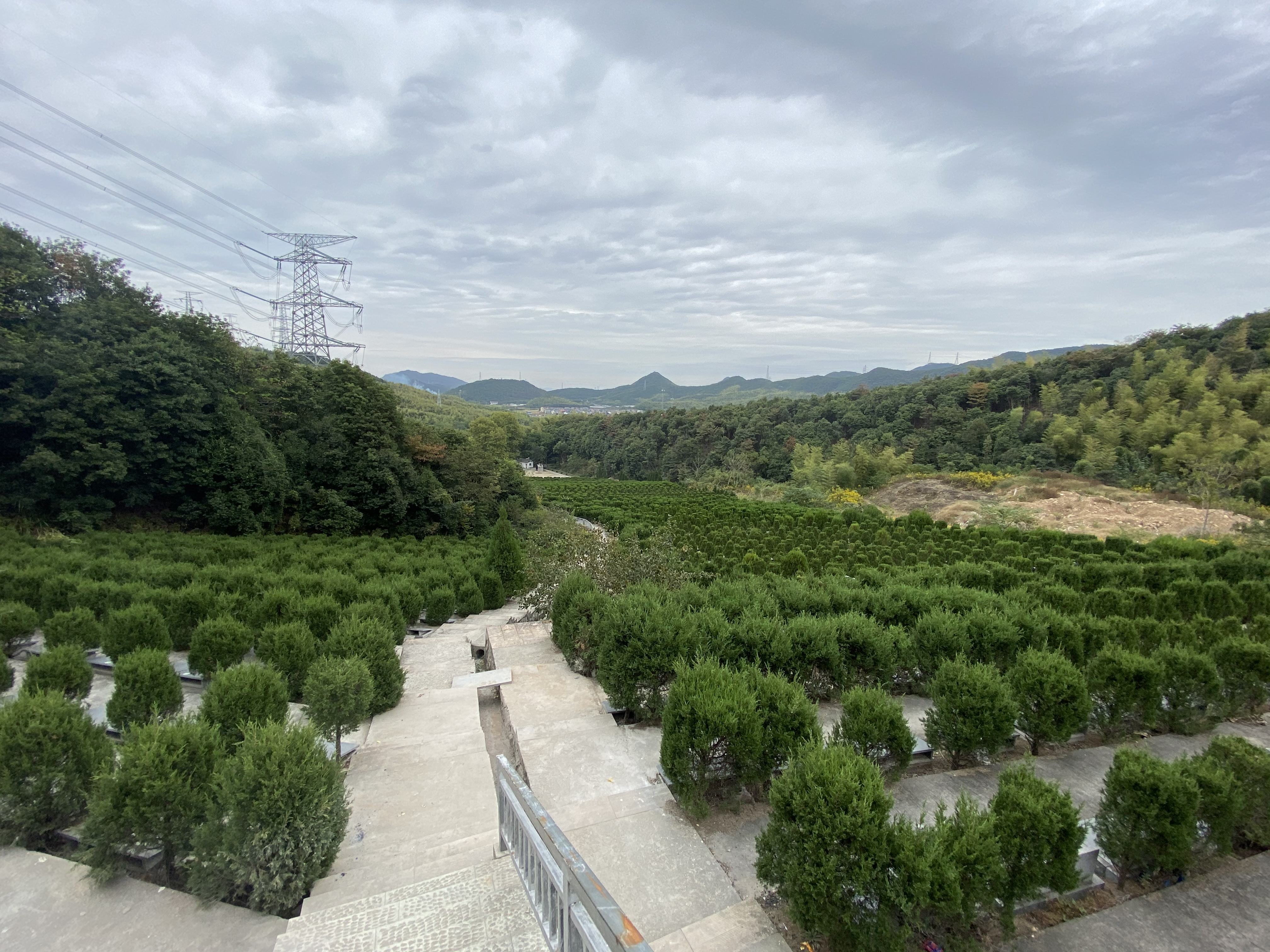 富盛镇老岭公墓园区图片
