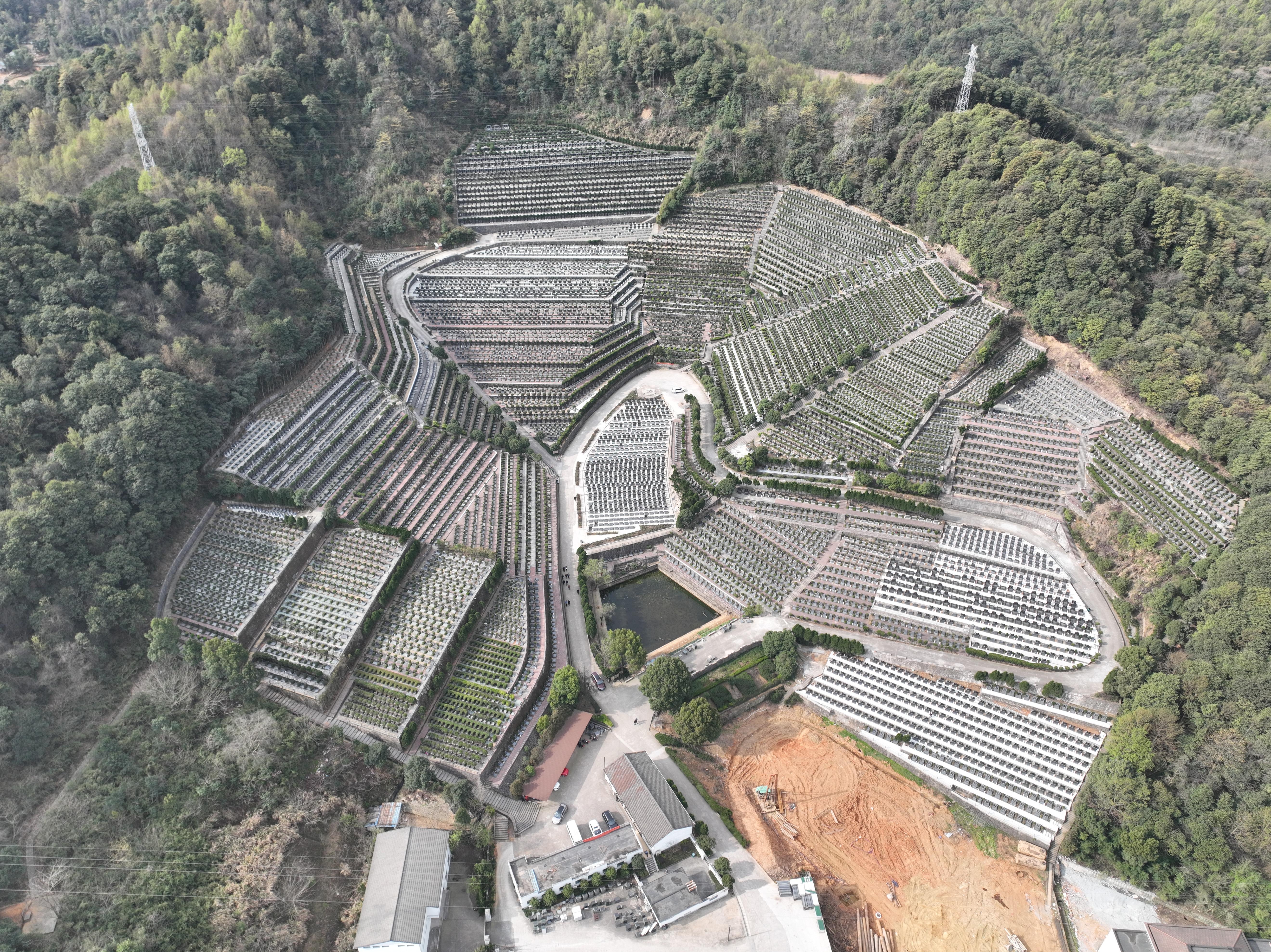 绍兴市望秦山陵园园区图片