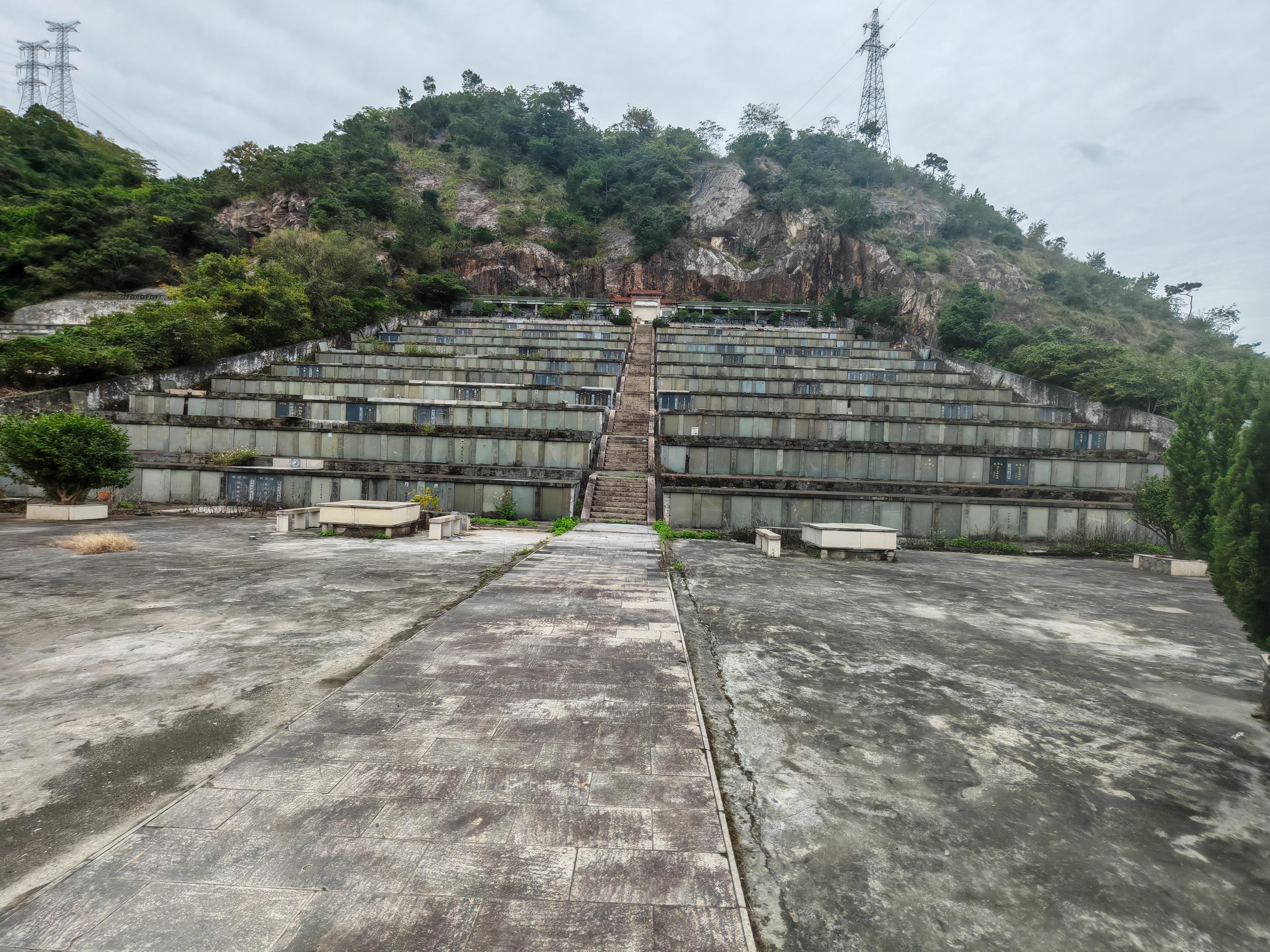 宜山镇陈家寺村骨灰堂园区图片
