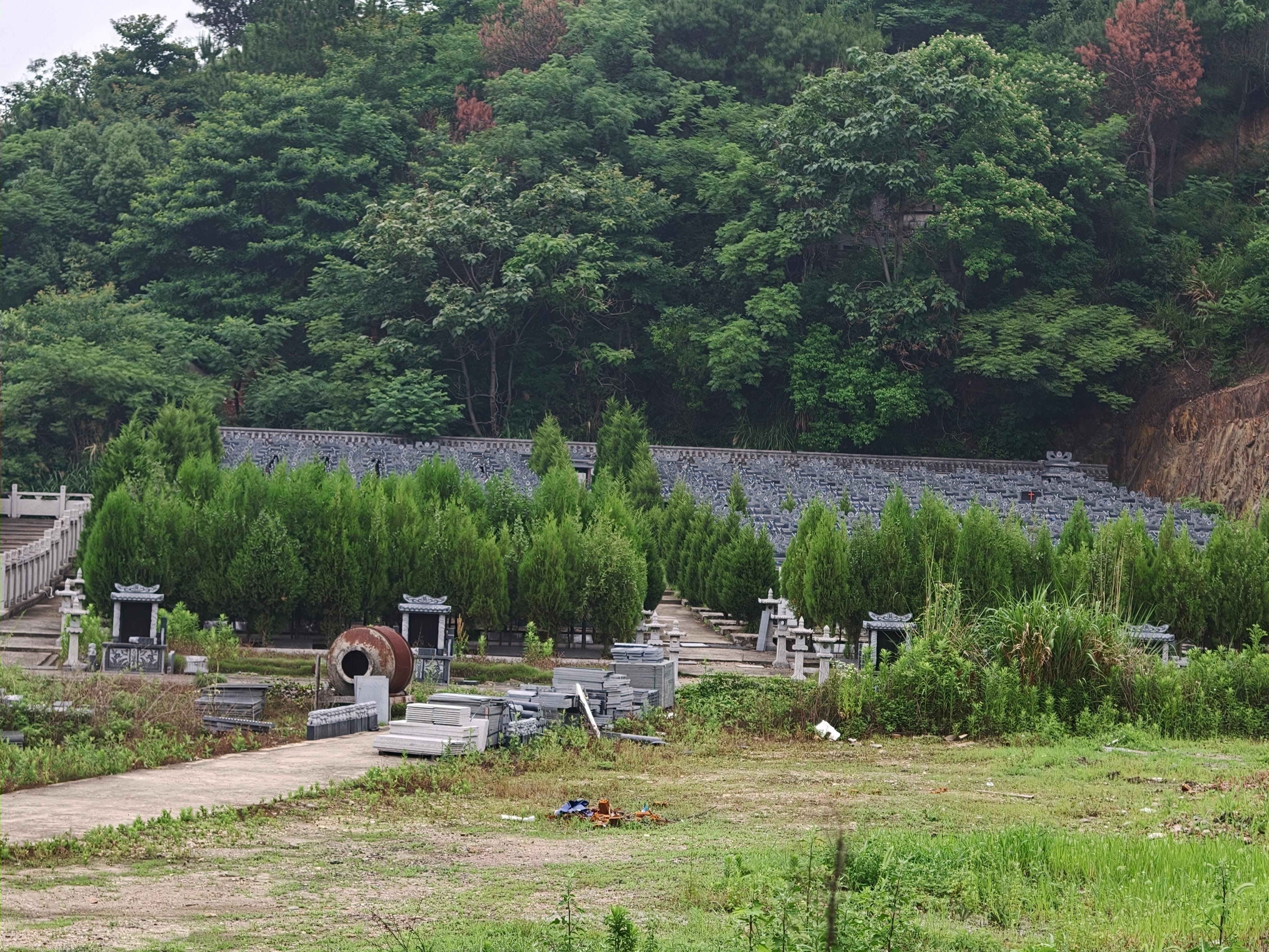 小越街道越北村竹溪湖山陵园园区图片