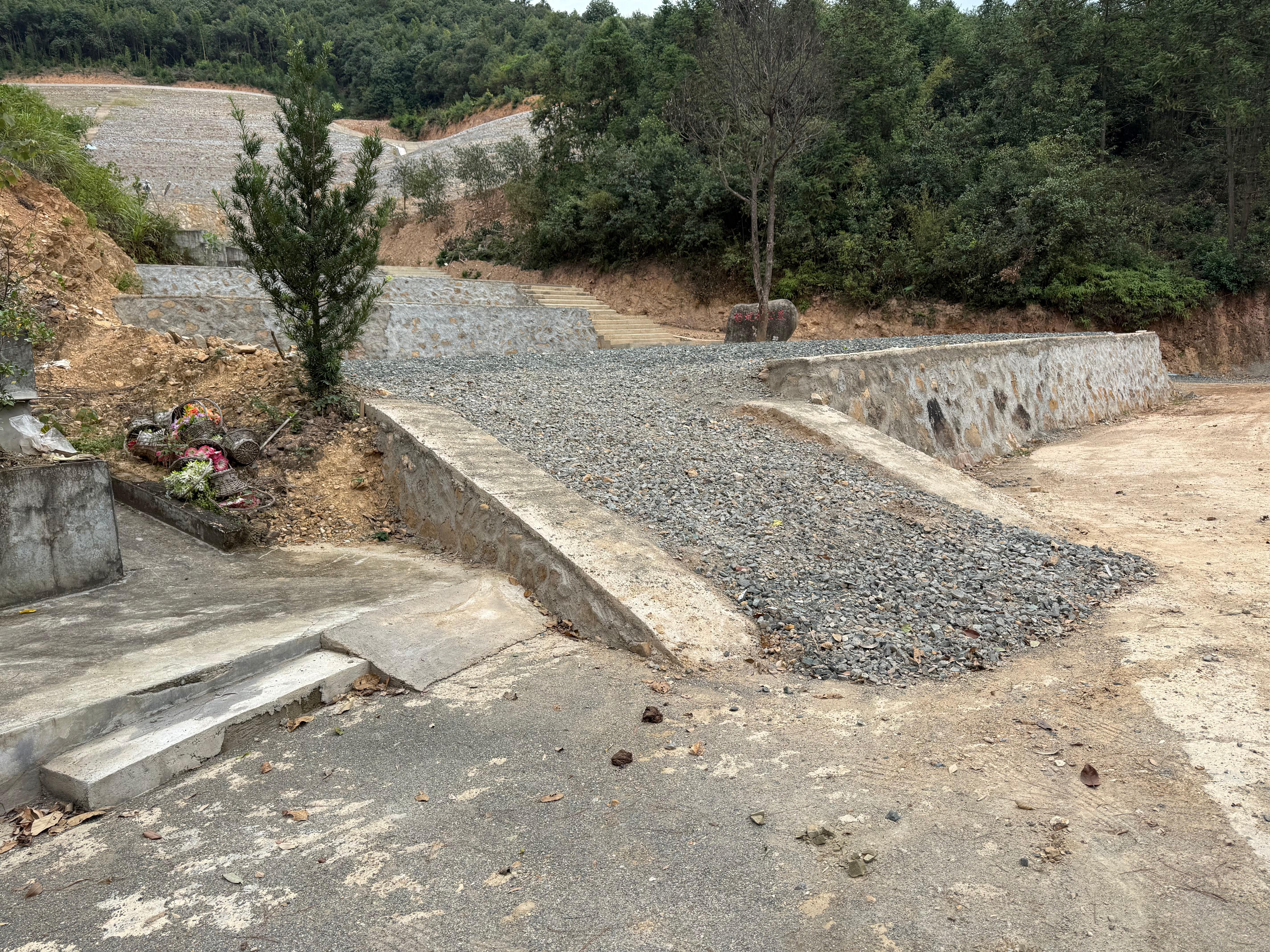 桐庐县瑶琳镇何宋村镇级公墓园区图片