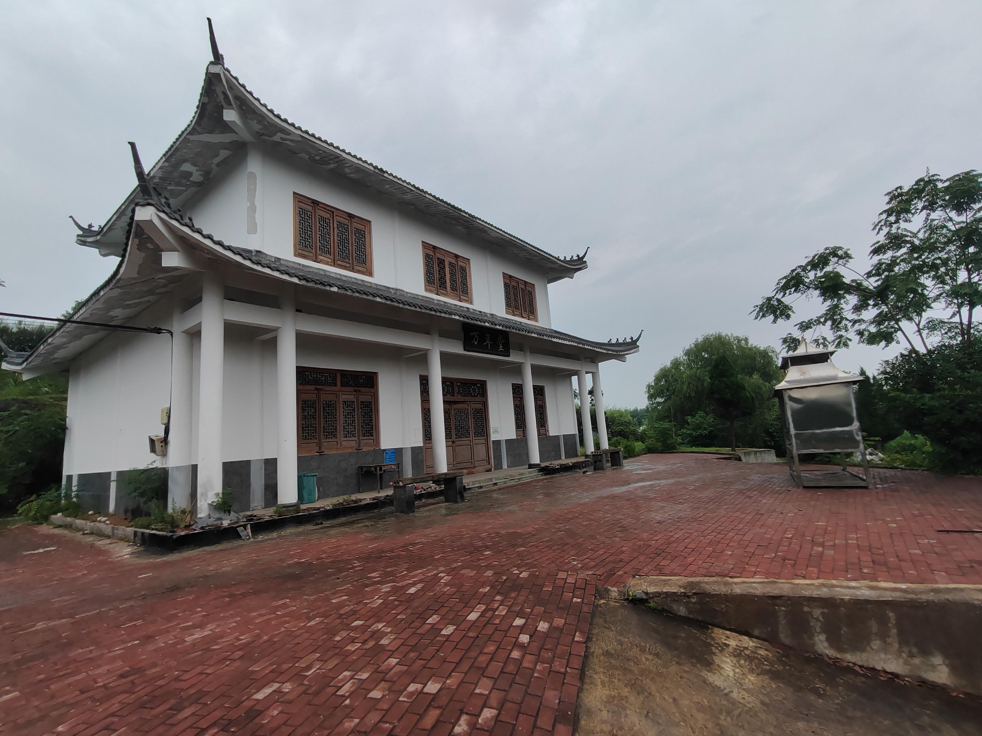 金华市兰溪市香溪镇前黄新村万年堂