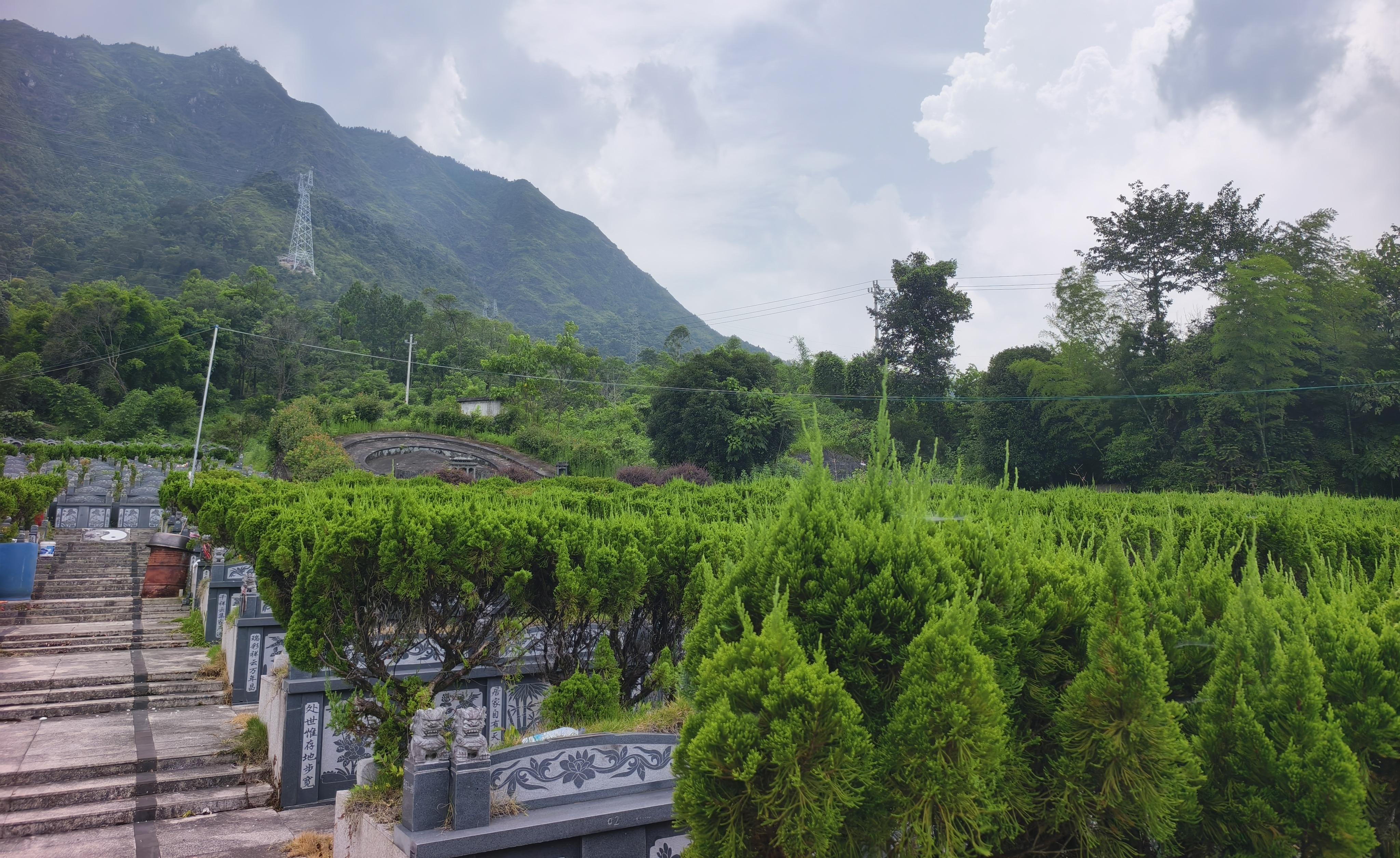 凤卧镇凤南村公益性节地生态墓园园区图片