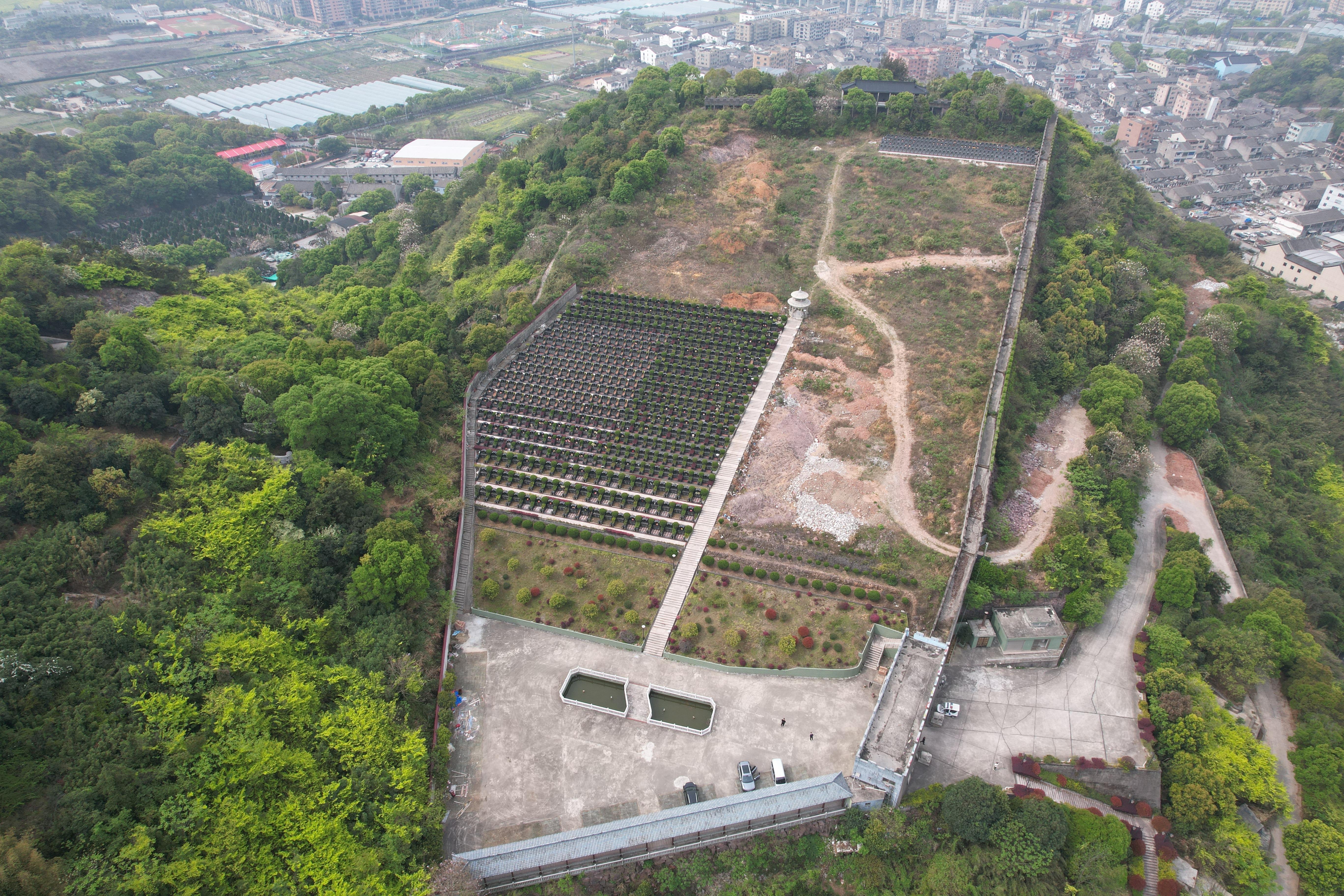 温州市瓯海区仙岩街道岩一村龙花山生态公墓园区图片